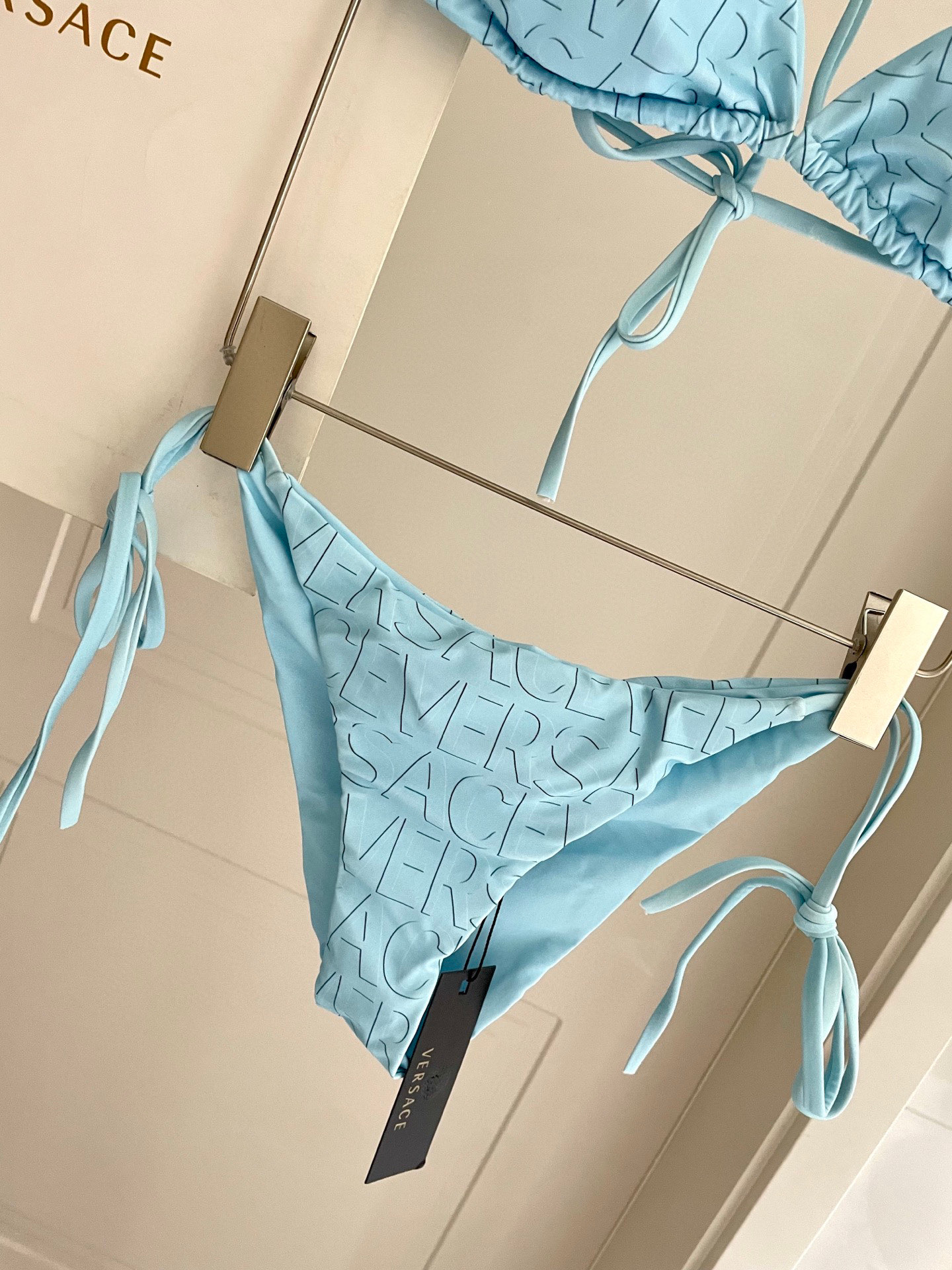  范思哲专柜新款分体泳衣😍🥰适合多种场景的游泳衣🏊‍♀️海边 游泳池 温泉 水上乐园 漂流都可以😌内搭也