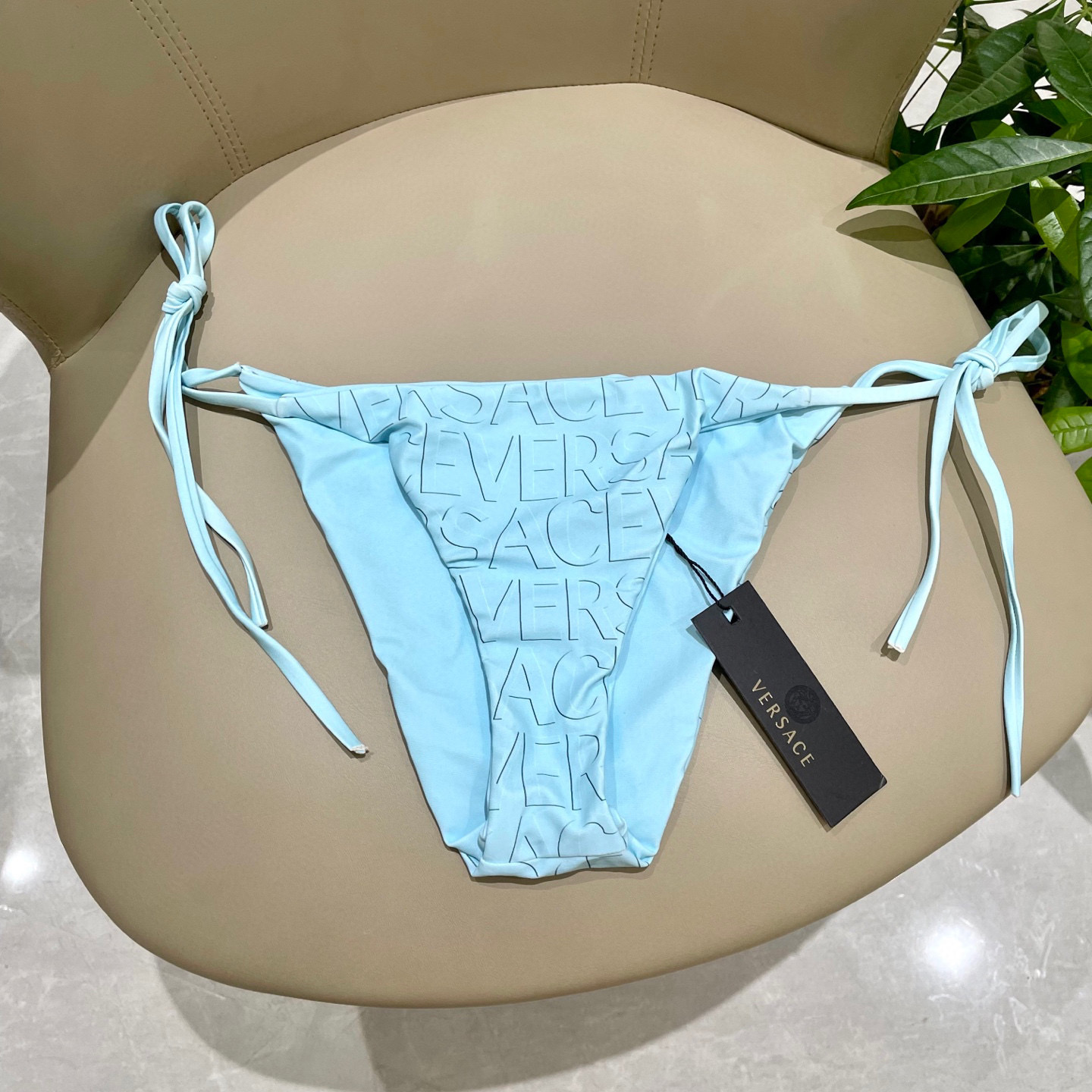  范思哲专柜新款分体泳衣😍🥰适合多种场景的游泳衣🏊‍♀️海边 游泳池 温泉 水上乐园 漂流都可以😌内搭也
