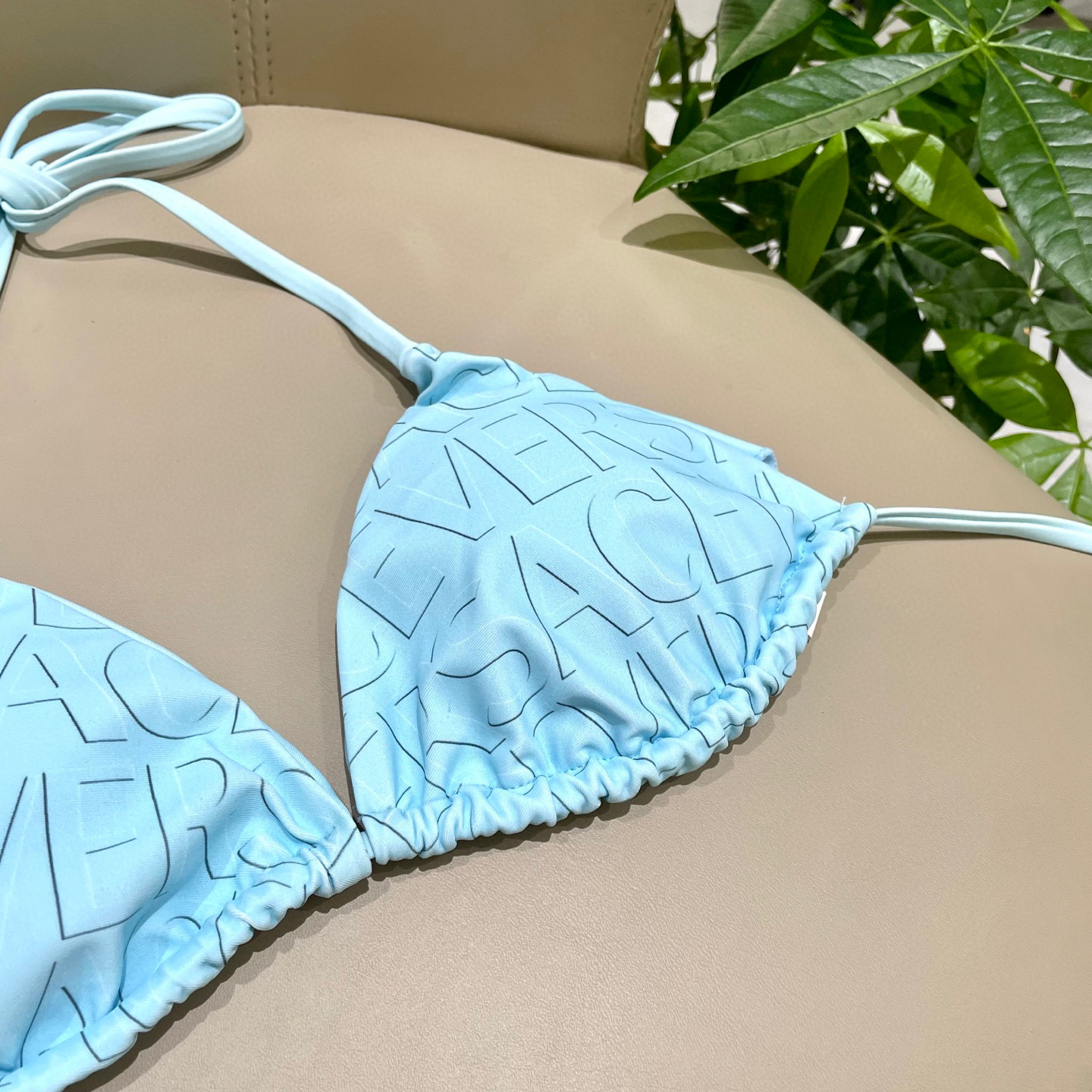  范思哲专柜新款分体泳衣😍🥰适合多种场景的游泳衣🏊‍♀️海边 游泳池 温泉 水上乐园 漂流都可以😌内搭也