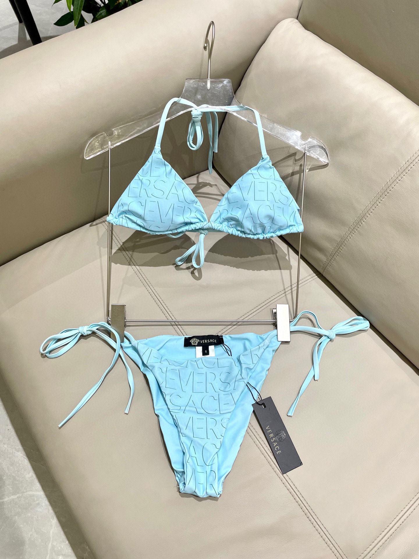  范思哲专柜新款分体泳衣😍🥰适合多种场景的游泳衣🏊‍♀️海边 游泳池 温泉 水上乐园 漂流都可以😌内搭也