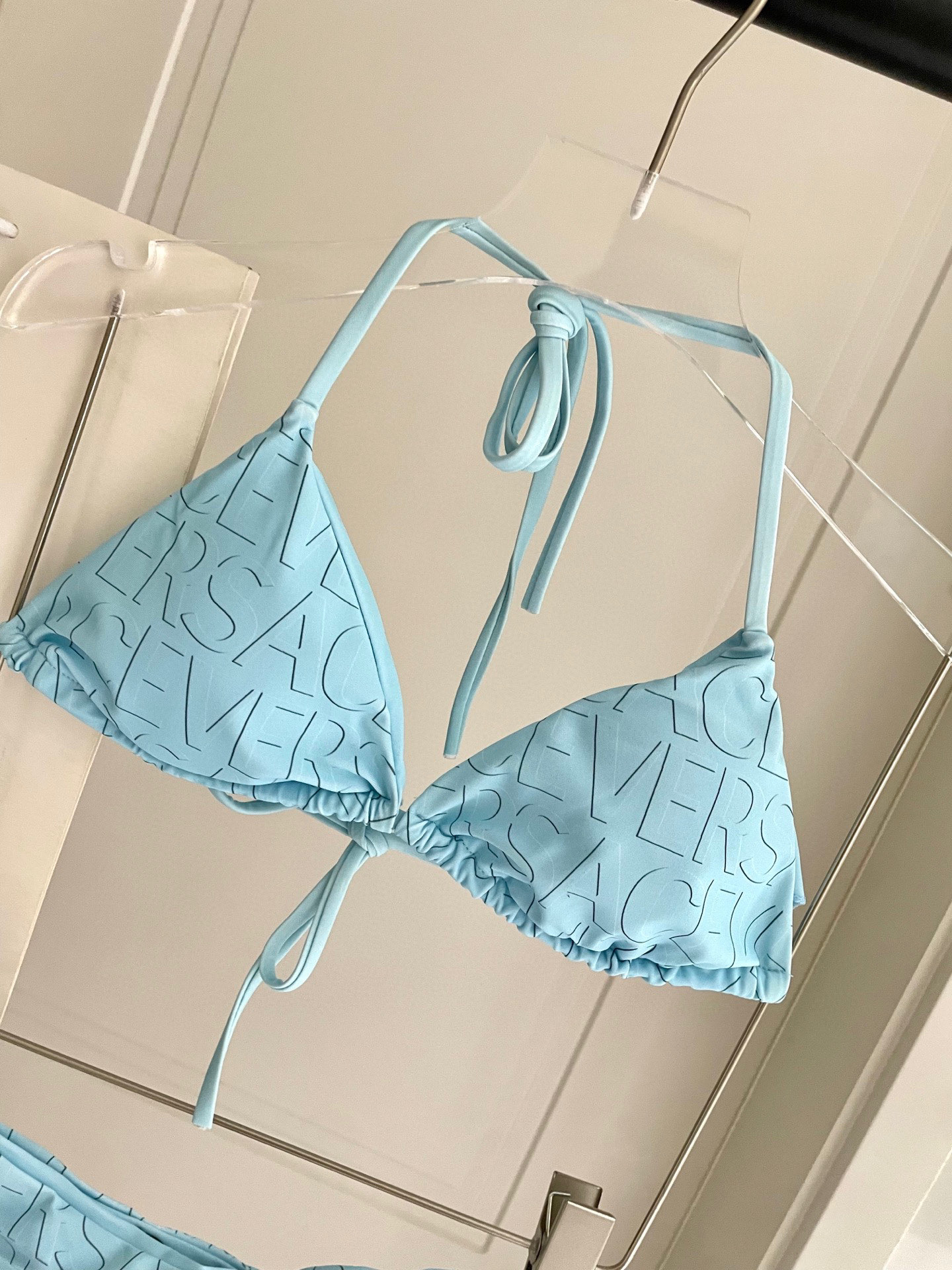  范思哲专柜新款分体泳衣😍🥰适合多种场景的游泳衣🏊‍♀️海边 游泳池 温泉 水上乐园 漂流都可以😌内搭也