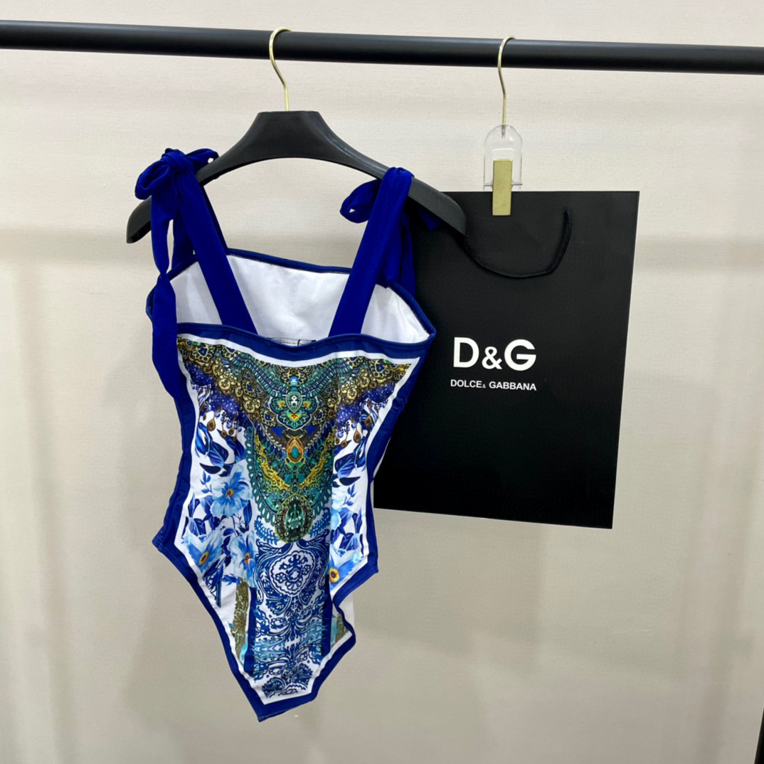 DG泳衣 简单大气 适合多种场景的游泳衣🏊‍♀️海边 游泳池 温泉 水上乐园 漂流都可以😌内搭也完全可