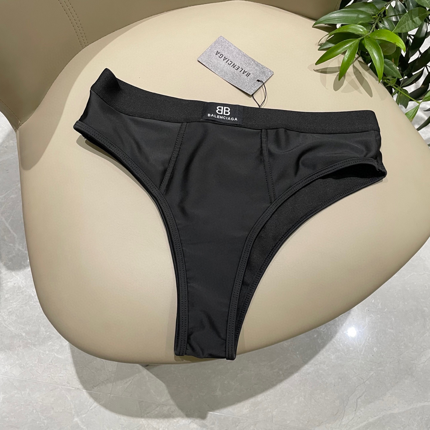  巴黎世家新款分体游泳衣😍🥰适合多种场景的游泳衣🏊‍♀️海边 游泳池 温泉 水上乐园 漂流都可以😌内搭也