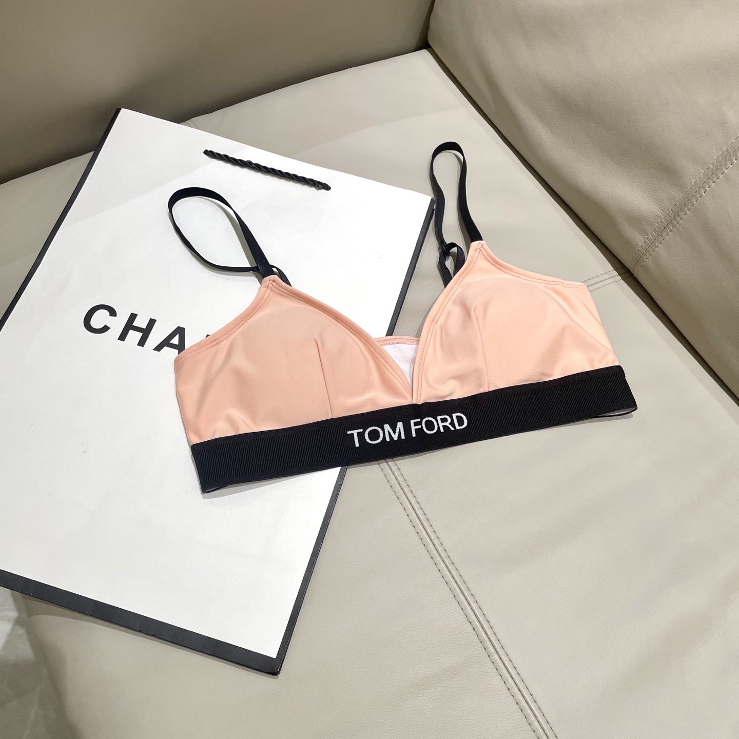TOm FORD😍🥰适合多种场景的游泳衣🏊‍♀️海边 游泳池 温泉 水上乐园 漂流都可以😌内搭也完全可以