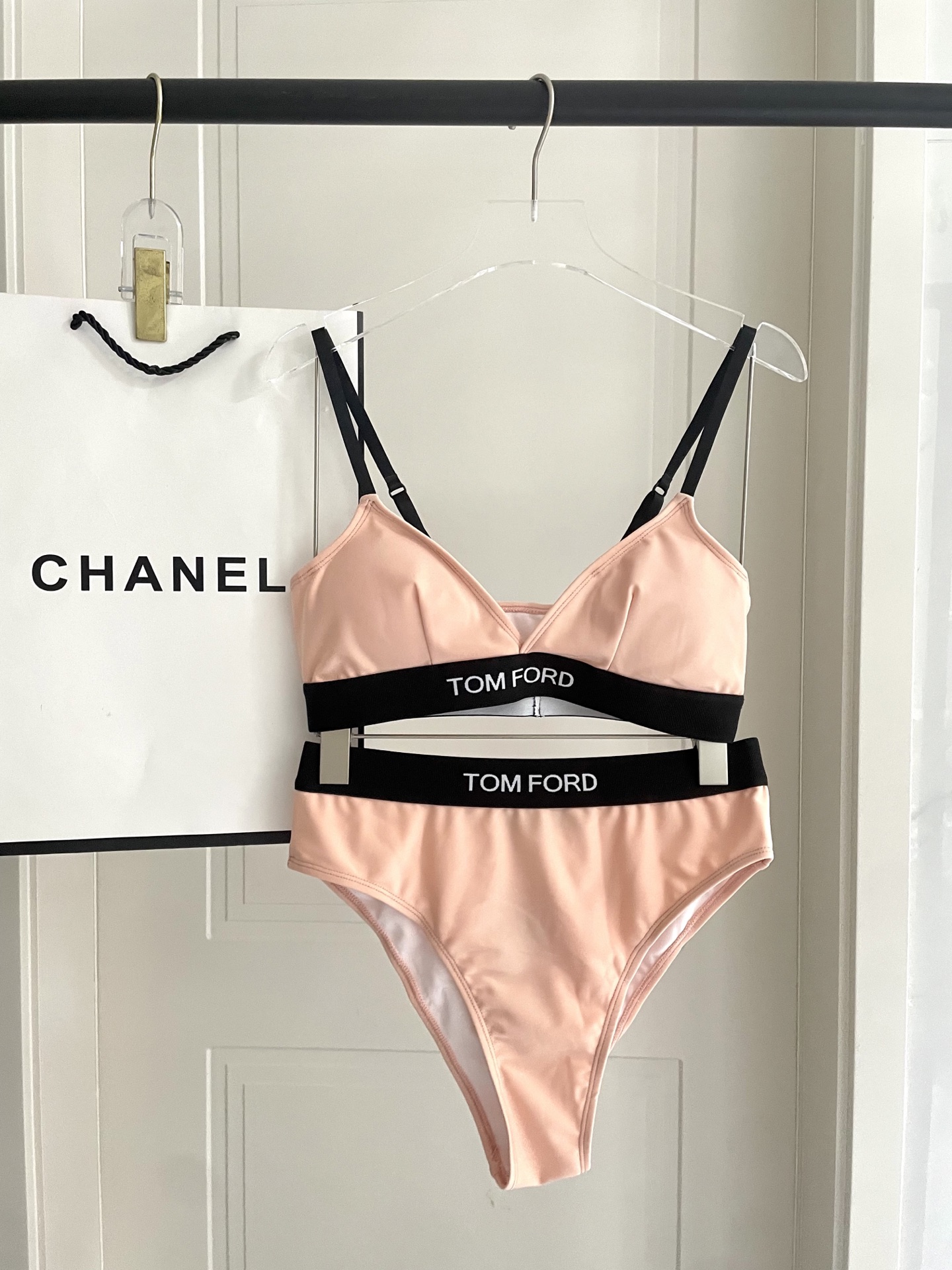 TOm FORD😍🥰适合多种场景的游泳衣🏊‍♀️海边 游泳池 温泉 水上乐园 漂流都可以😌内搭也完全可以
