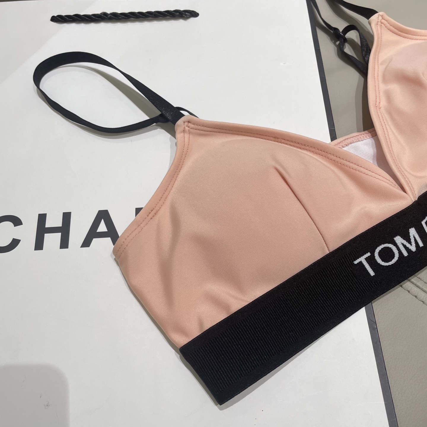 TOm FORD😍🥰适合多种场景的游泳衣🏊‍♀️海边 游泳池 温泉 水上乐园 漂流都可以😌内搭也完全可以
