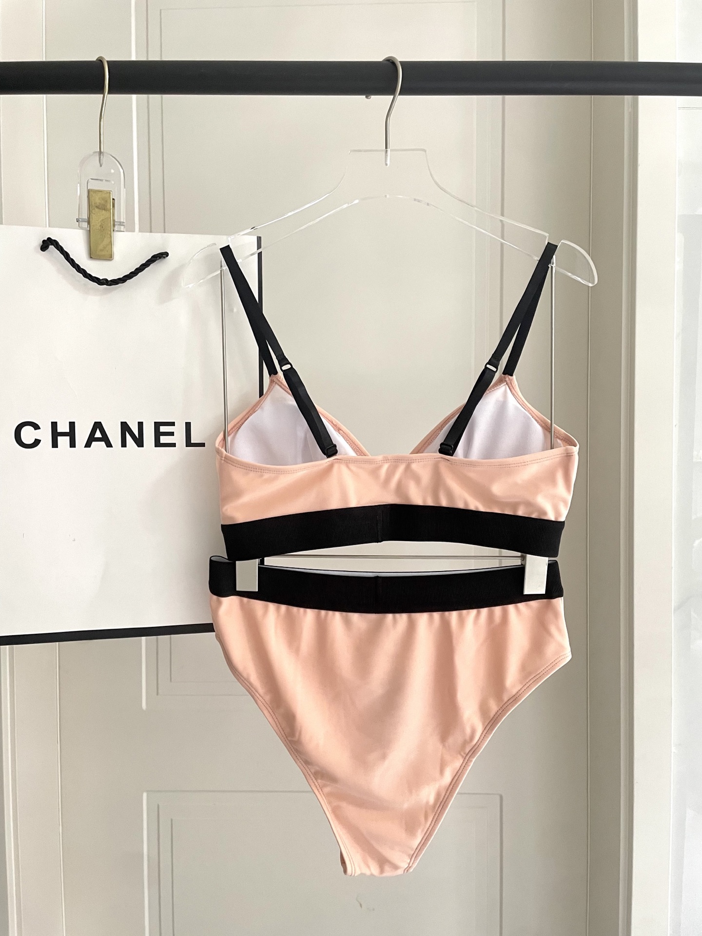 TOm FORD😍🥰适合多种场景的游泳衣🏊‍♀️海边 游泳池 温泉 水上乐园 漂流都可以😌内搭也完全可以