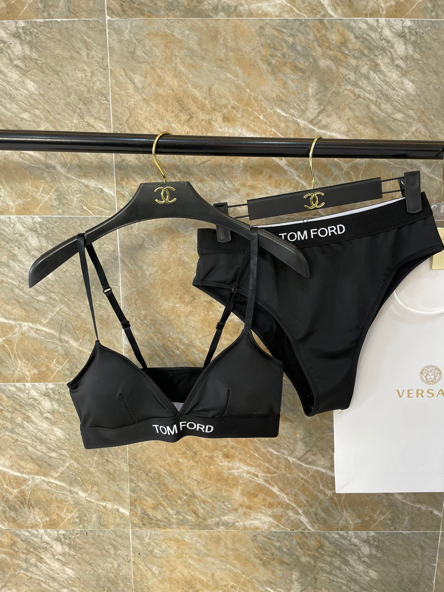  TOMFORD新款比基尼😍🥰适合多种场景的游泳衣🏊‍♀️海边 游泳池 温泉 水上乐园 漂流都可以😌内搭