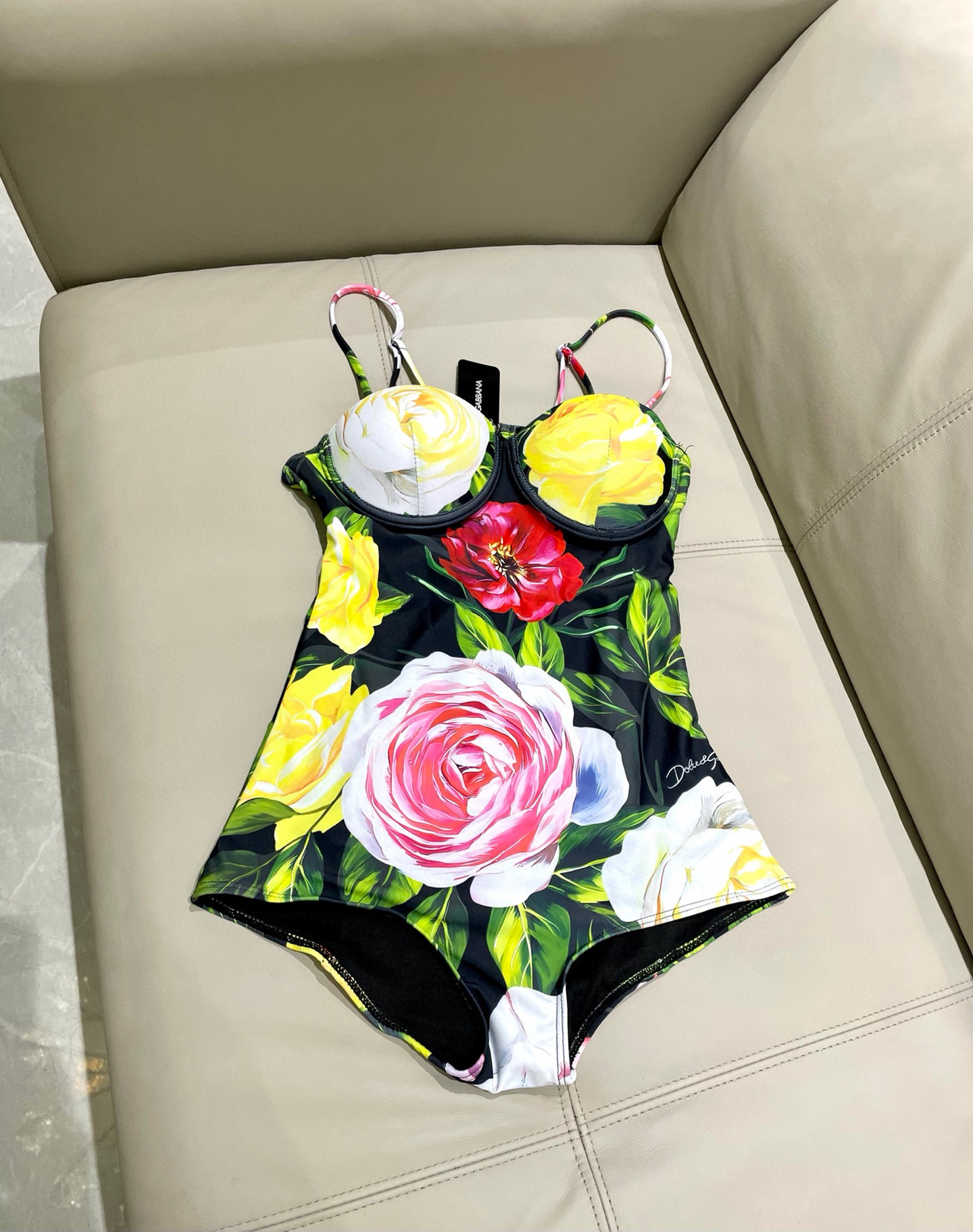  DG新款连体😍🥰适合多种场景的游泳衣🏊‍♀️海边 游泳池 温泉 水上乐园 漂流都可以😌内搭也完全可以 