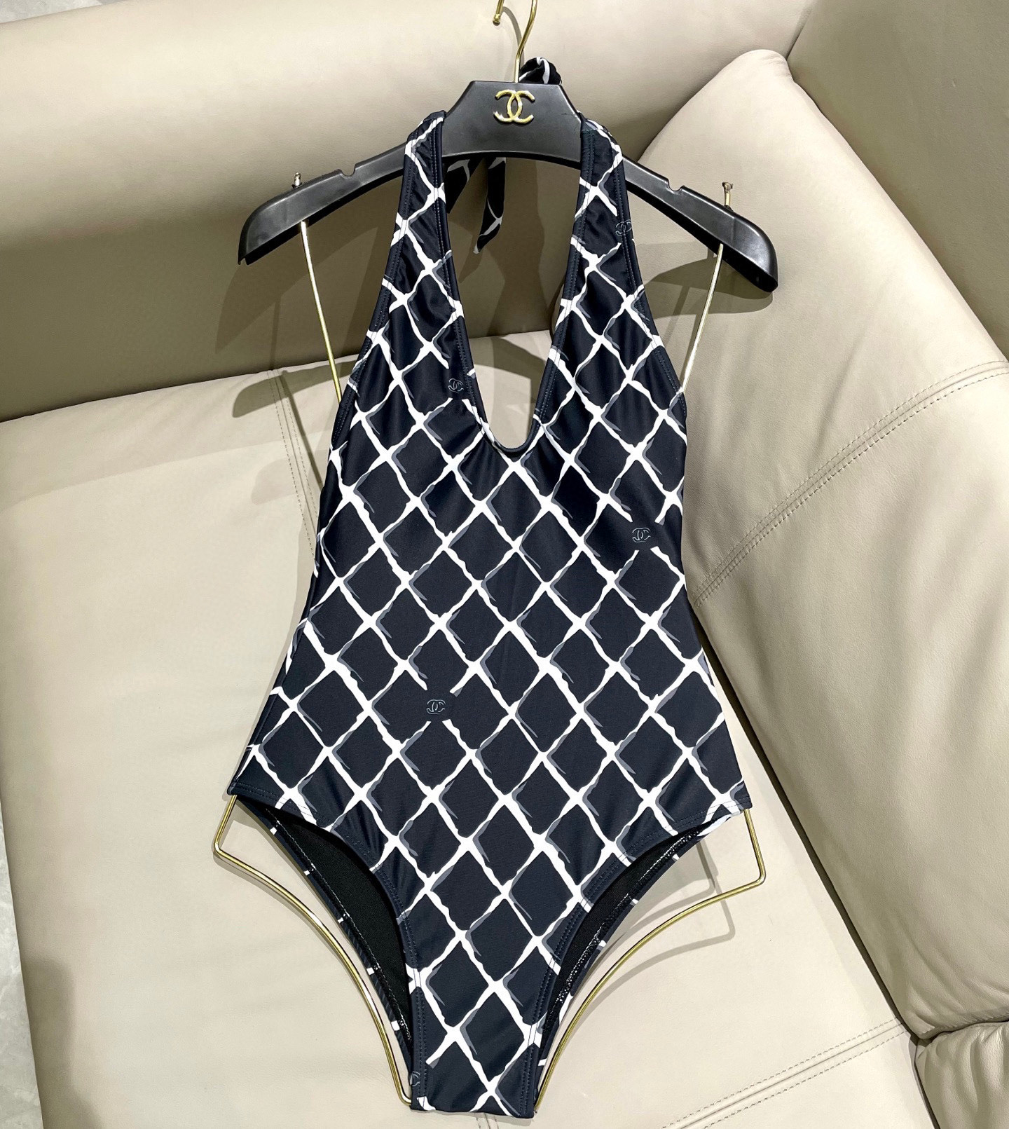  Chanel新款连体泳衣 彰显青春活力 💐🌸适合多种场景的游泳衣🏊‍♀️海边 游泳池 温泉 水上乐园 
