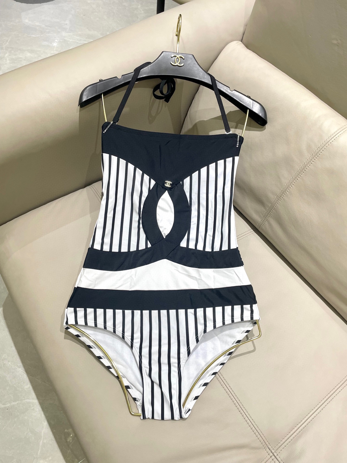  Chanel新款连体泳衣👙❤️😍🥰适合多种场景的游泳衣🏊‍♀️海边 游泳池 温泉 水上乐园 漂流都可以