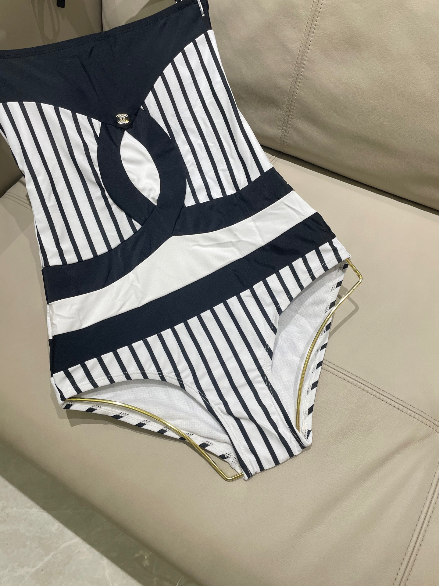  Chanel新款连体泳衣👙❤️😍🥰适合多种场景的游泳衣🏊‍♀️海边 游泳池 温泉 水上乐园 漂流都可以