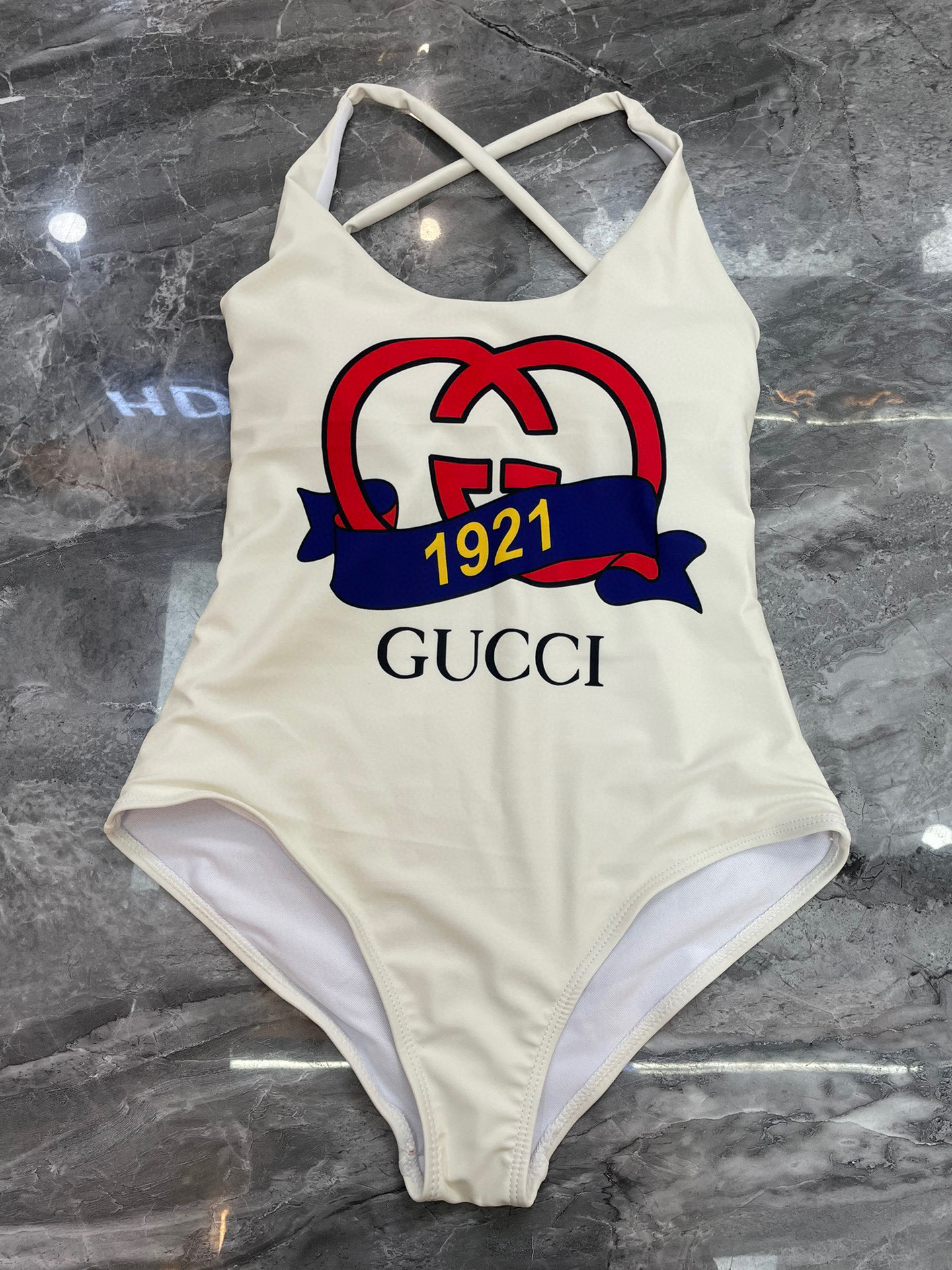  Gucci新款连体泳衣 实物超级美 😍🥰适合多种场景的游泳衣🏊‍♀️海边 游泳池 温泉 水上乐园 漂流