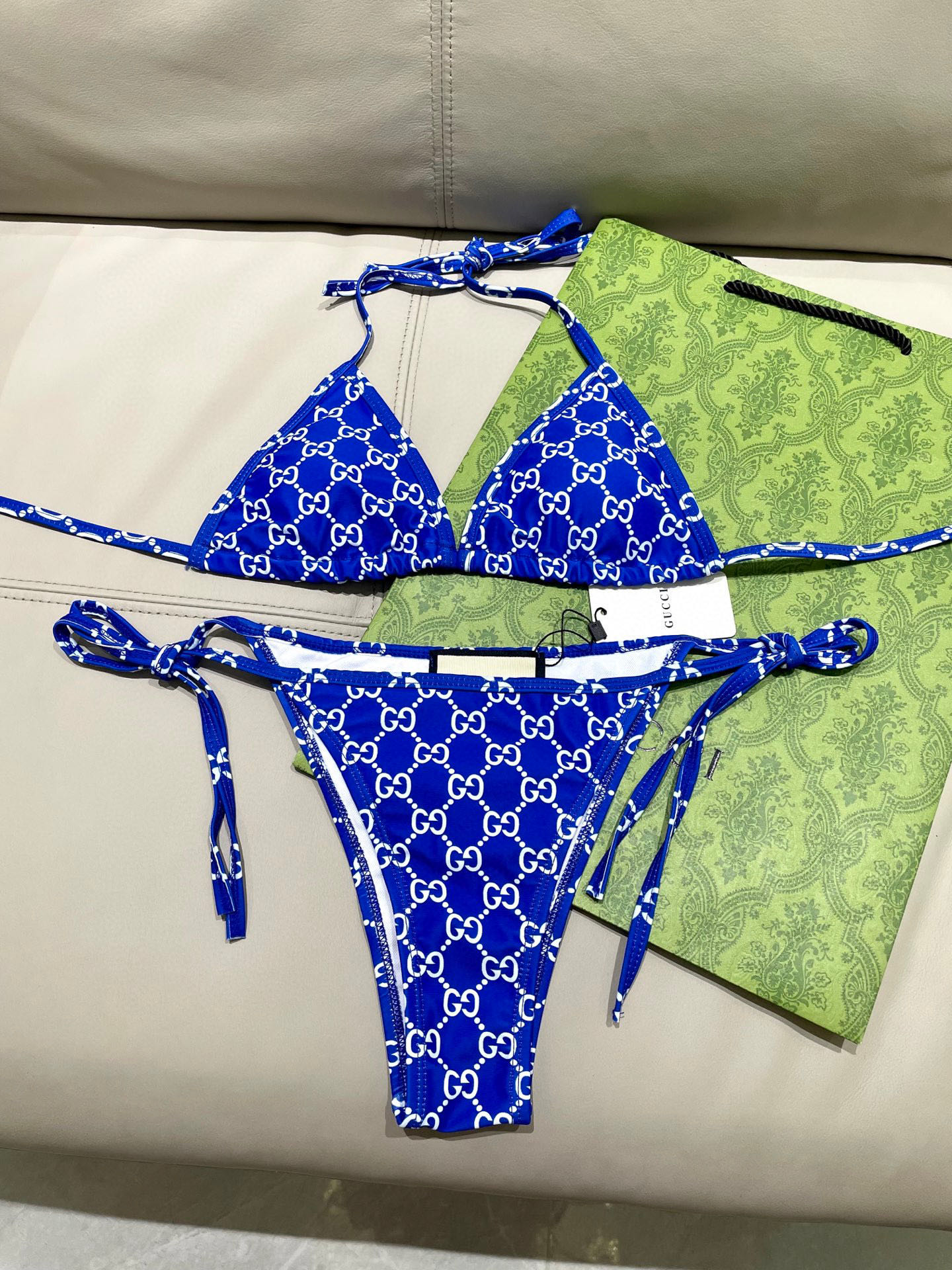  Gucci新款比基尼👙❤️😍🥰适合多种场景的游泳衣🏊‍♀️海边 游泳池 温泉 水上乐园 漂流都可以😌内
