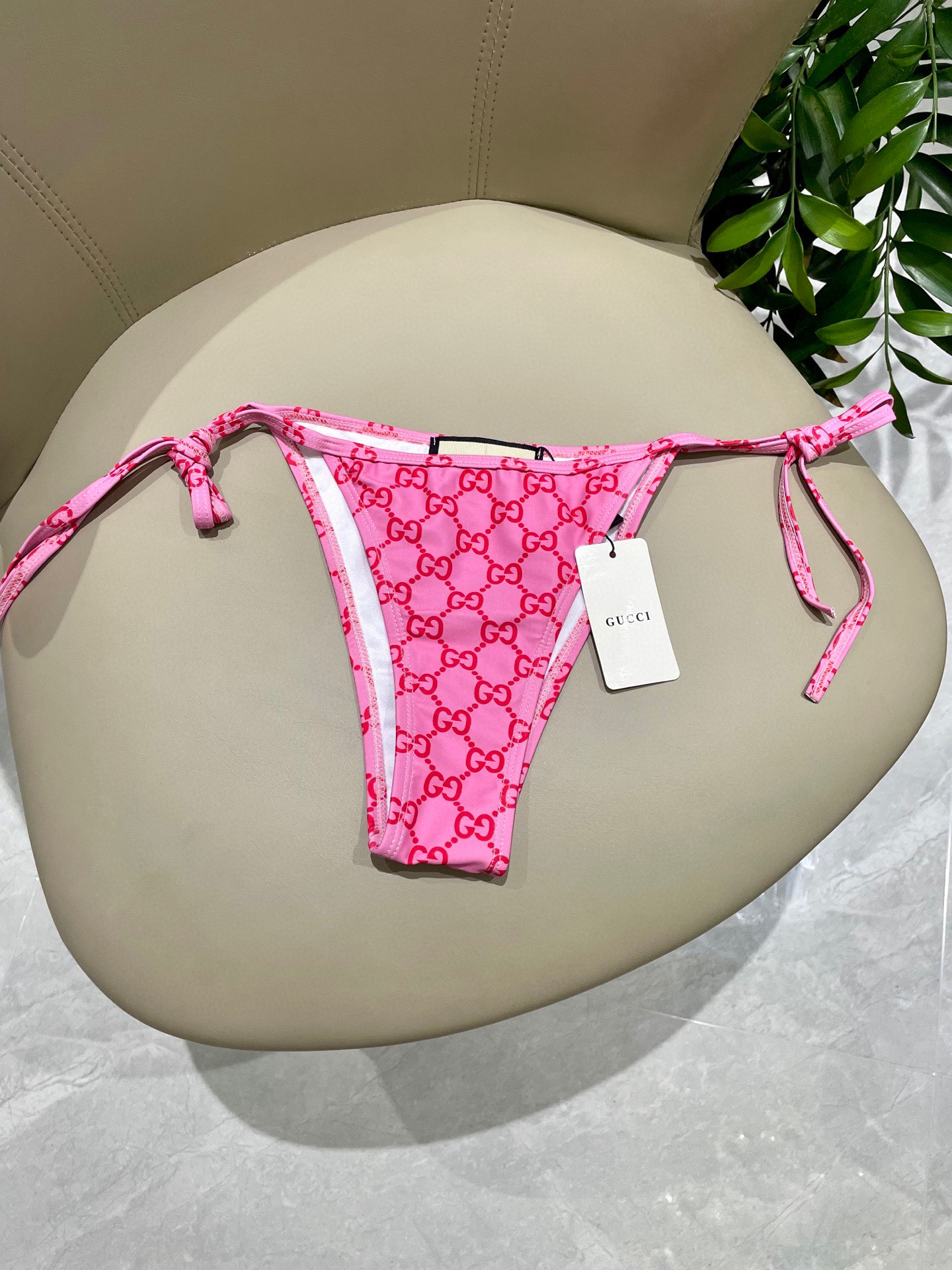  Gucci新款比基尼👙❤️😍🥰适合多种场景的游泳衣🏊‍♀️海边 游泳池 温泉 水上乐园 漂流都可以😌内