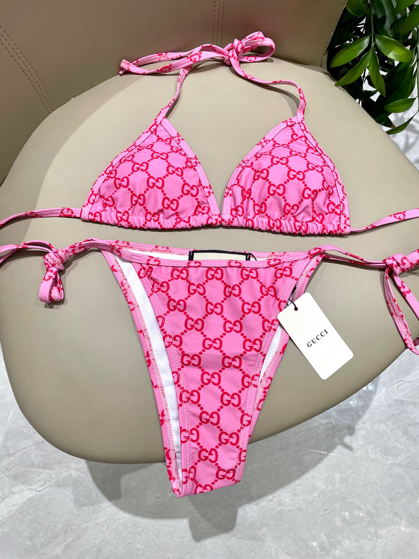  Gucci新款比基尼👙❤️😍🥰适合多种场景的游泳衣🏊‍♀️海边 游泳池 温泉 水上乐园 漂流都可以😌内