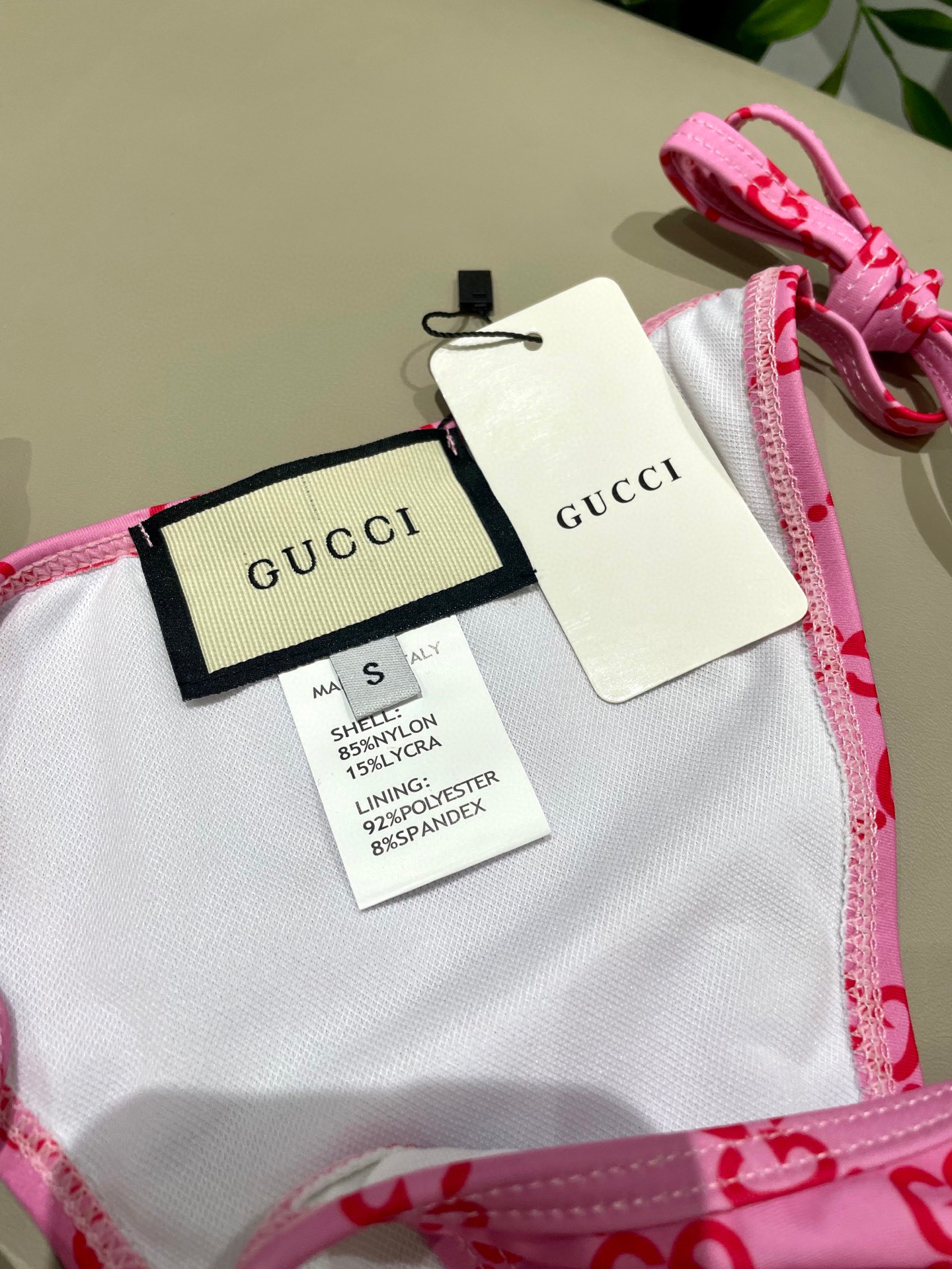  Gucci新款比基尼👙❤️😍🥰适合多种场景的游泳衣🏊‍♀️海边 游泳池 温泉 水上乐园 漂流都可以😌内