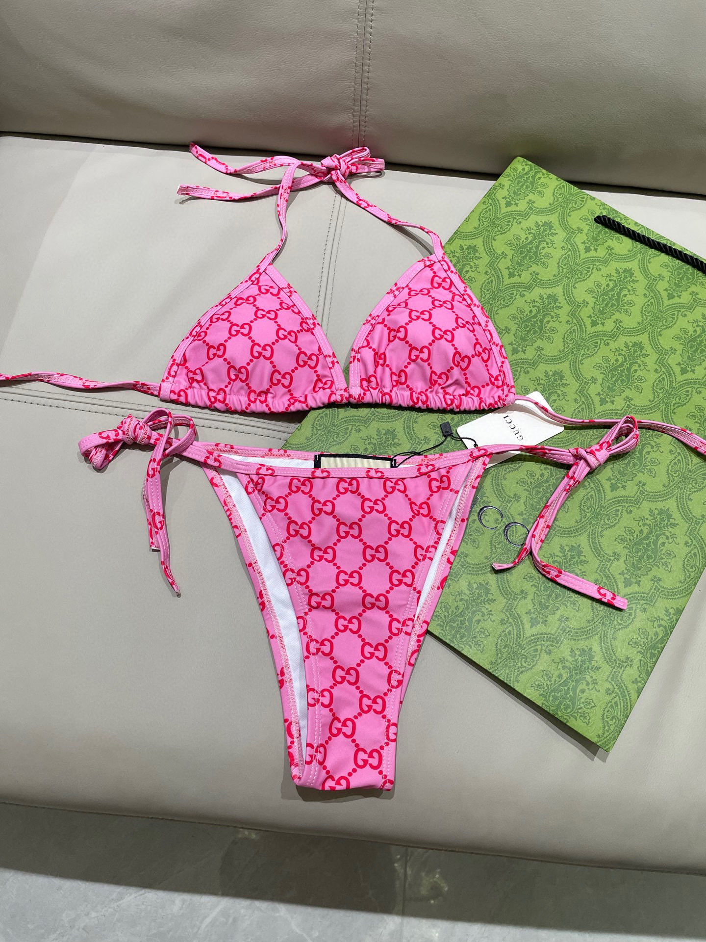  Gucci新款比基尼👙❤️😍🥰适合多种场景的游泳衣🏊‍♀️海边 游泳池 温泉 水上乐园 漂流都可以😌内