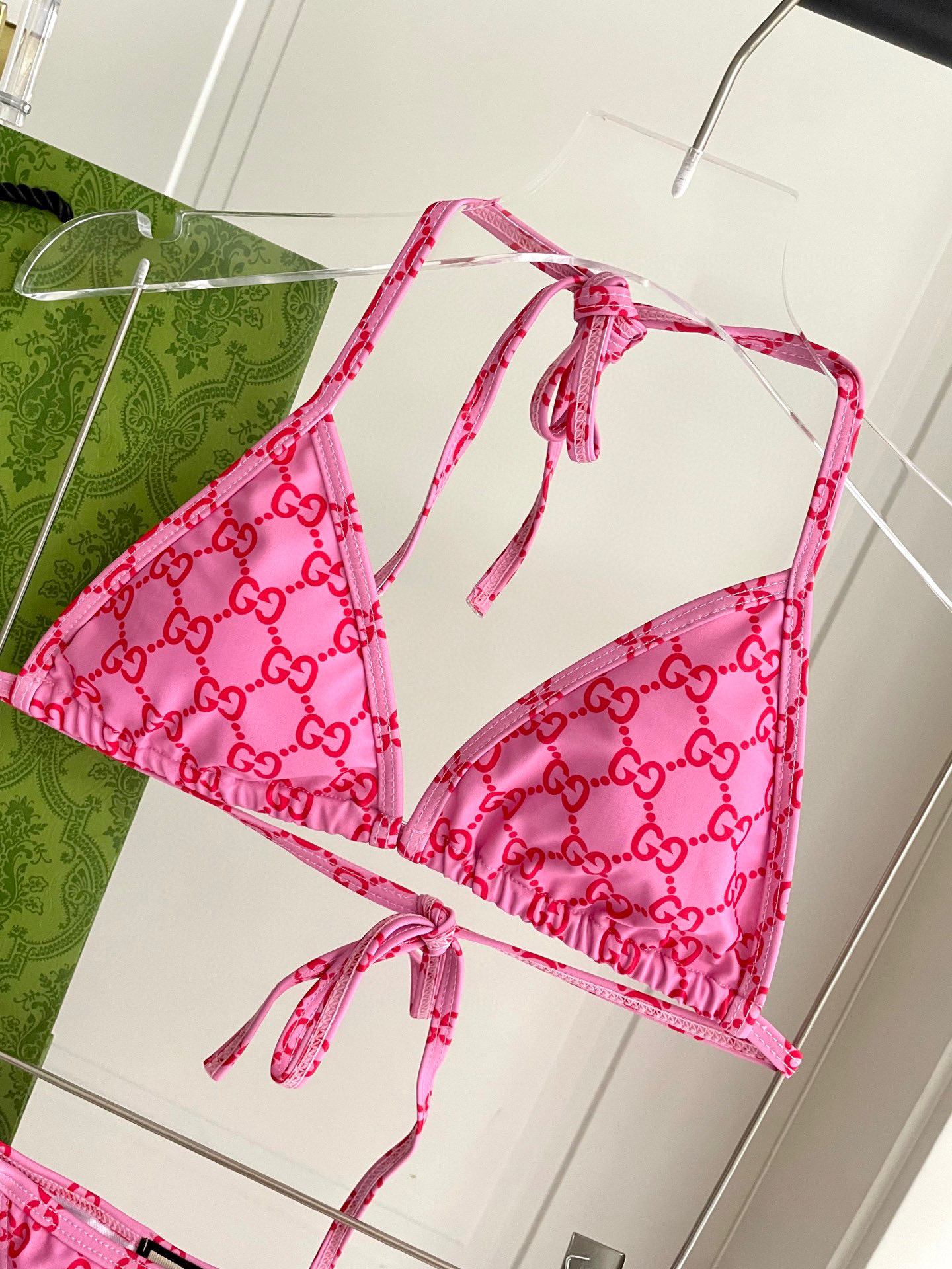  Gucci新款比基尼👙❤️😍🥰适合多种场景的游泳衣🏊‍♀️海边 游泳池 温泉 水上乐园 漂流都可以😌内