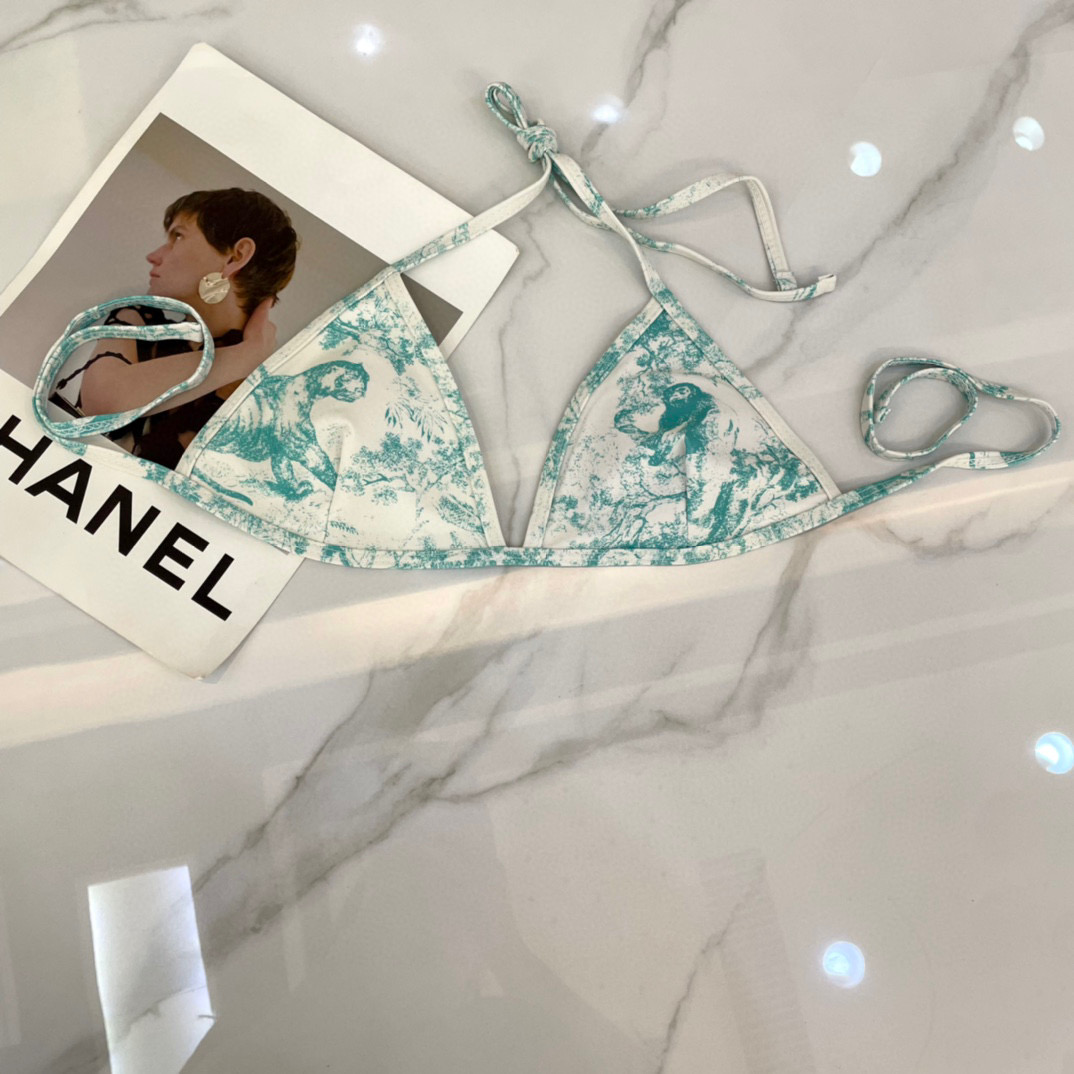  Dior新款比基尼👙❤️😍🥰适合多种场景的游泳衣🏊‍♀️海边 游泳池 温泉 水上乐园 漂流都可以😌内搭