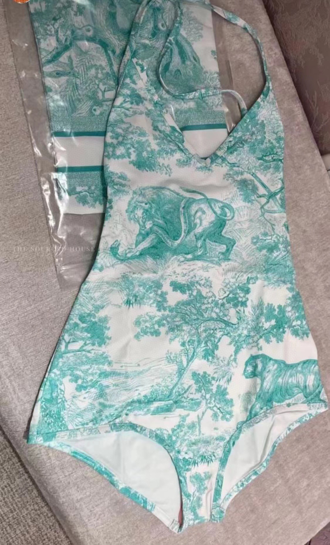  Dior新款👙❤️😍🥰适合多种场景的游泳衣🏊‍♀️海边 游泳池 温泉 水上乐园 漂流都可以😌内搭外穿也
