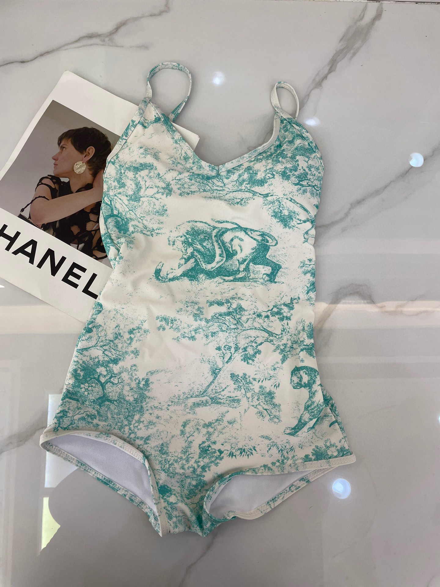  Dior新款👙❤️😍🥰适合多种场景的游泳衣🏊‍♀️海边 游泳池 温泉 水上乐园 漂流都可以😌内搭外穿也