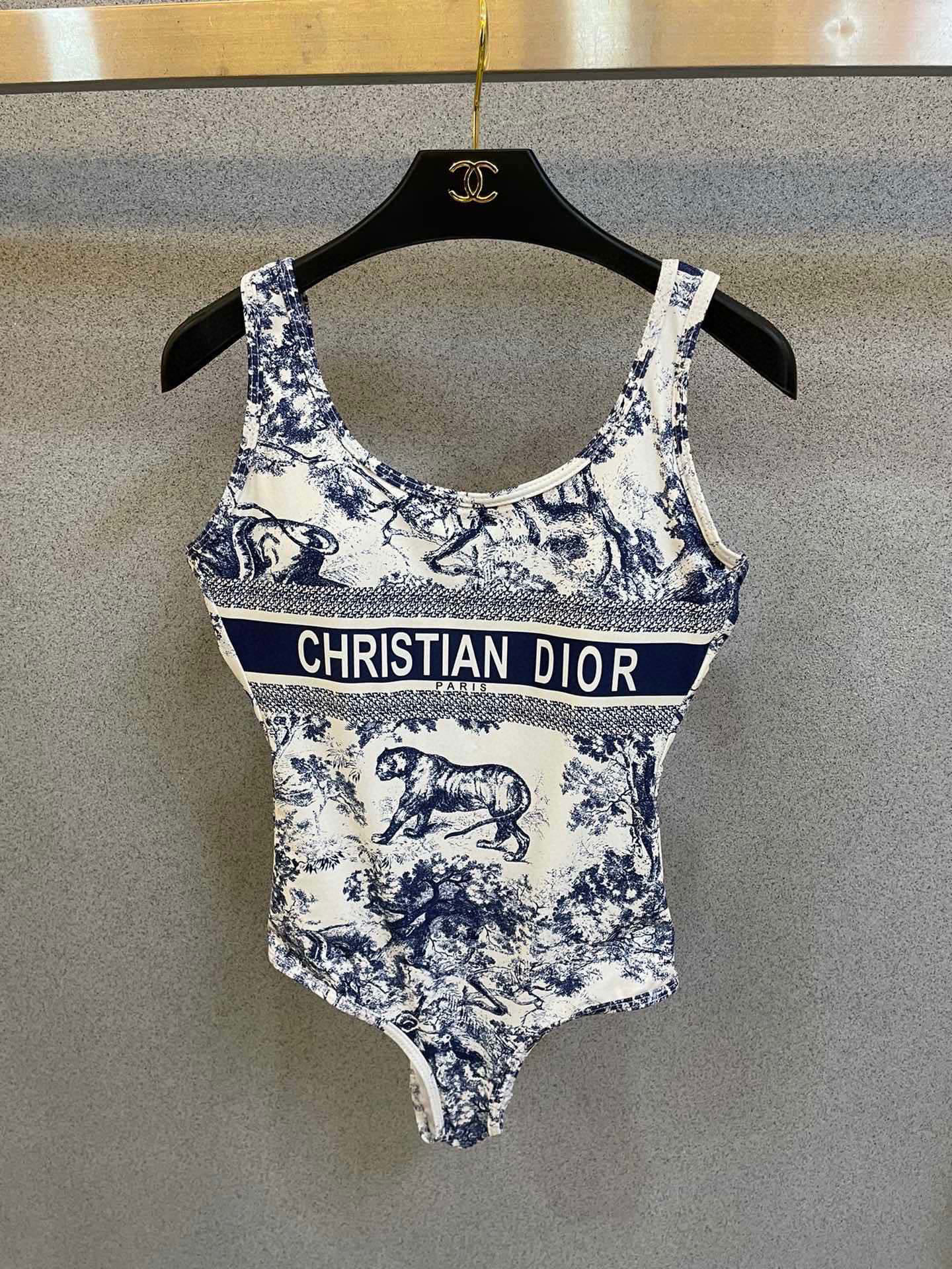  Dior 迪奥😍🥰适合多种场景的游泳衣🏊‍♀️海边 游泳池 温泉 水上乐园 漂流都可以😌内搭也完全可以