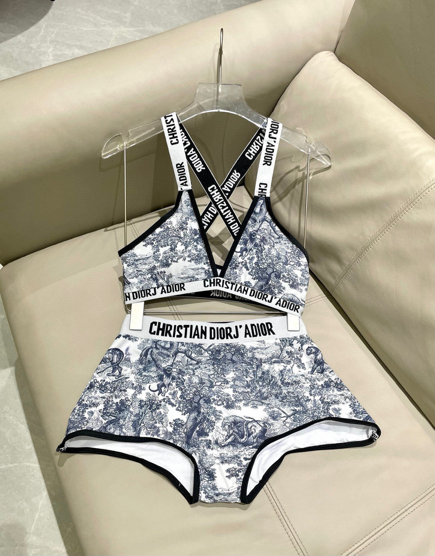  迪奥新款 动物印花专柜新款（带胸垫）😍🥰适合多种场景的游泳衣🏊‍♀️海边 游泳池 温泉 水上乐园 漂流