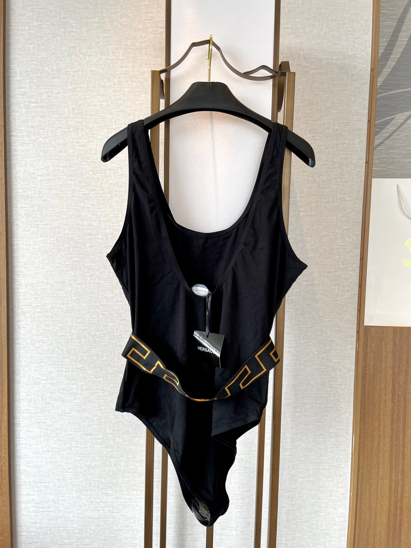  范思哲新款连体泳衣 👙❤️😍🥰适合多种场景的游泳衣🏊‍♀️海边 游泳池 温泉 水上乐园 漂流都可以😌内