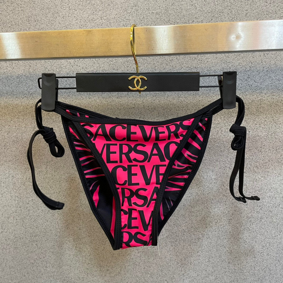  范思哲新款印花字母比基尼 推荐款👍👙❤️😍🥰适合多种场景的游泳衣🏊‍♀️海边 游泳池 温泉 水上乐园 