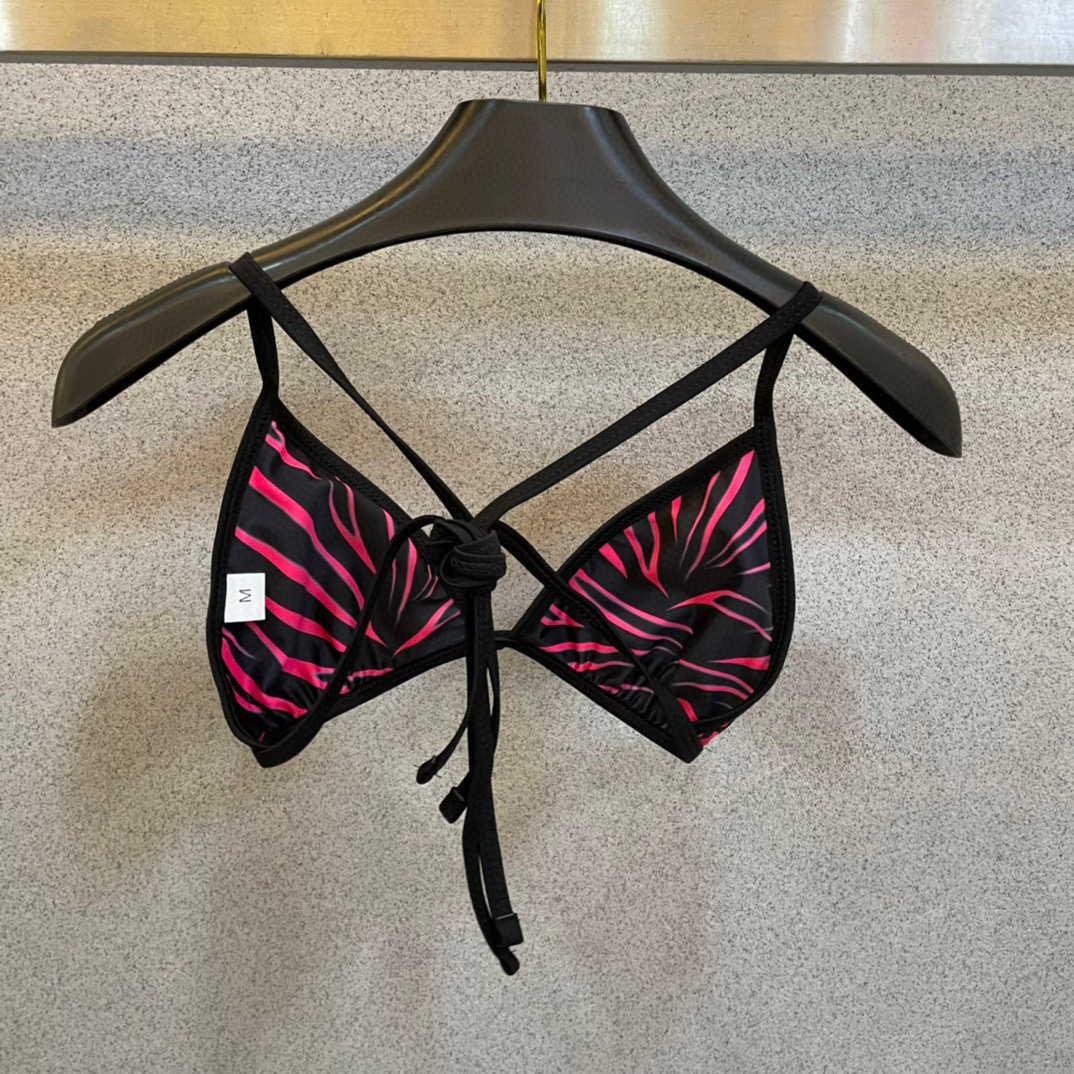  范思哲新款印花字母比基尼 推荐款👍👙❤️😍🥰适合多种场景的游泳衣🏊‍♀️海边 游泳池 温泉 水上乐园 
