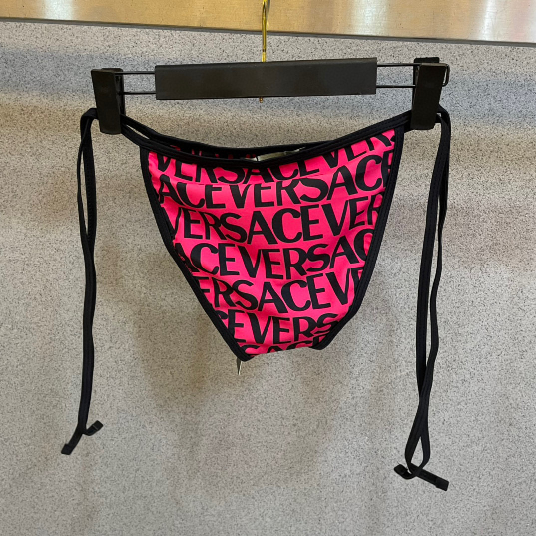  范思哲新款印花字母比基尼 推荐款👍👙❤️😍🥰适合多种场景的游泳衣🏊‍♀️海边 游泳池 温泉 水上乐园 