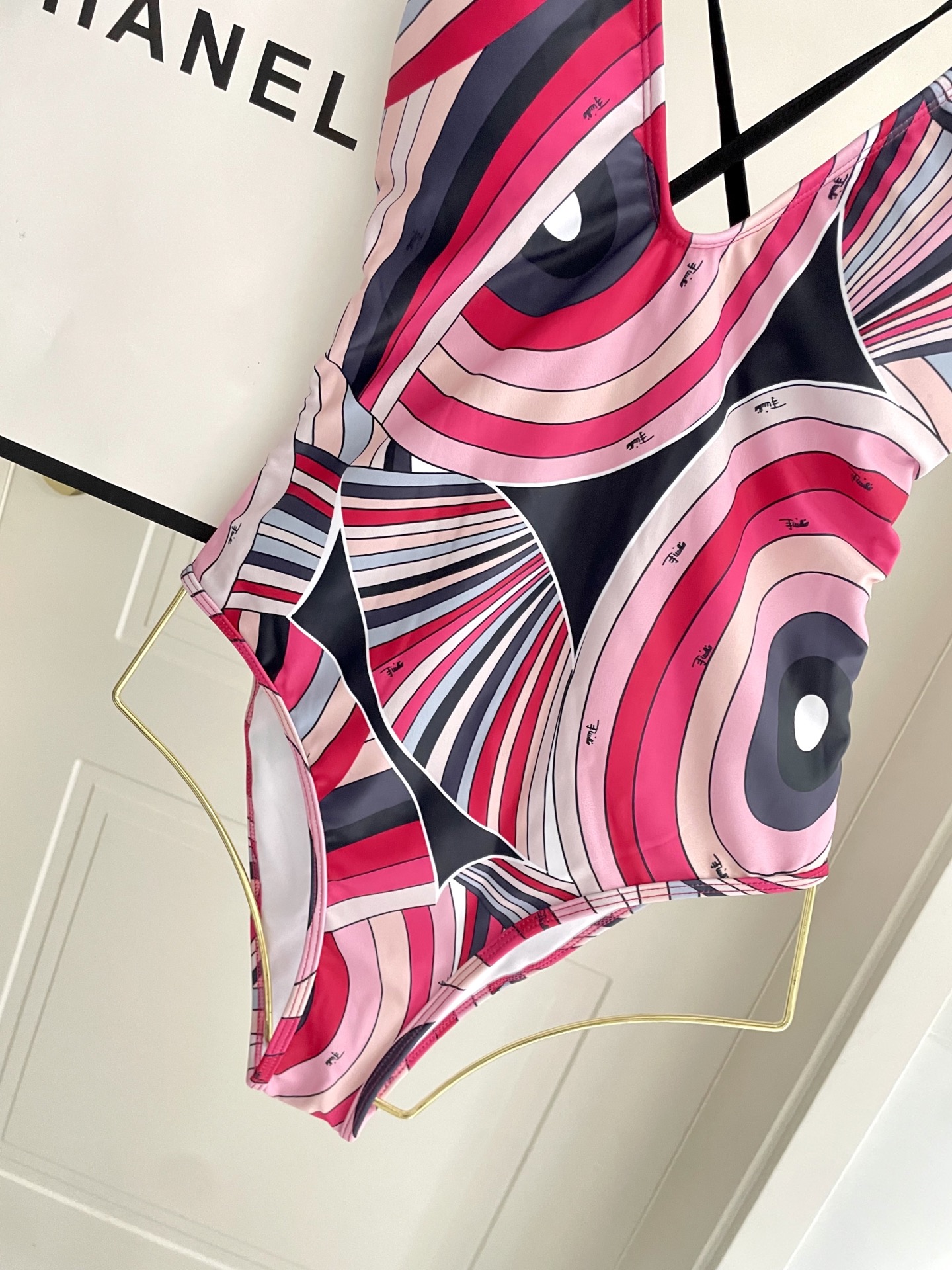  Pucci 连体😍🥰适合多种场景的游泳衣🏊‍♀️海边 游泳池 温泉 水上乐园 漂流都可以😌内搭也完全可