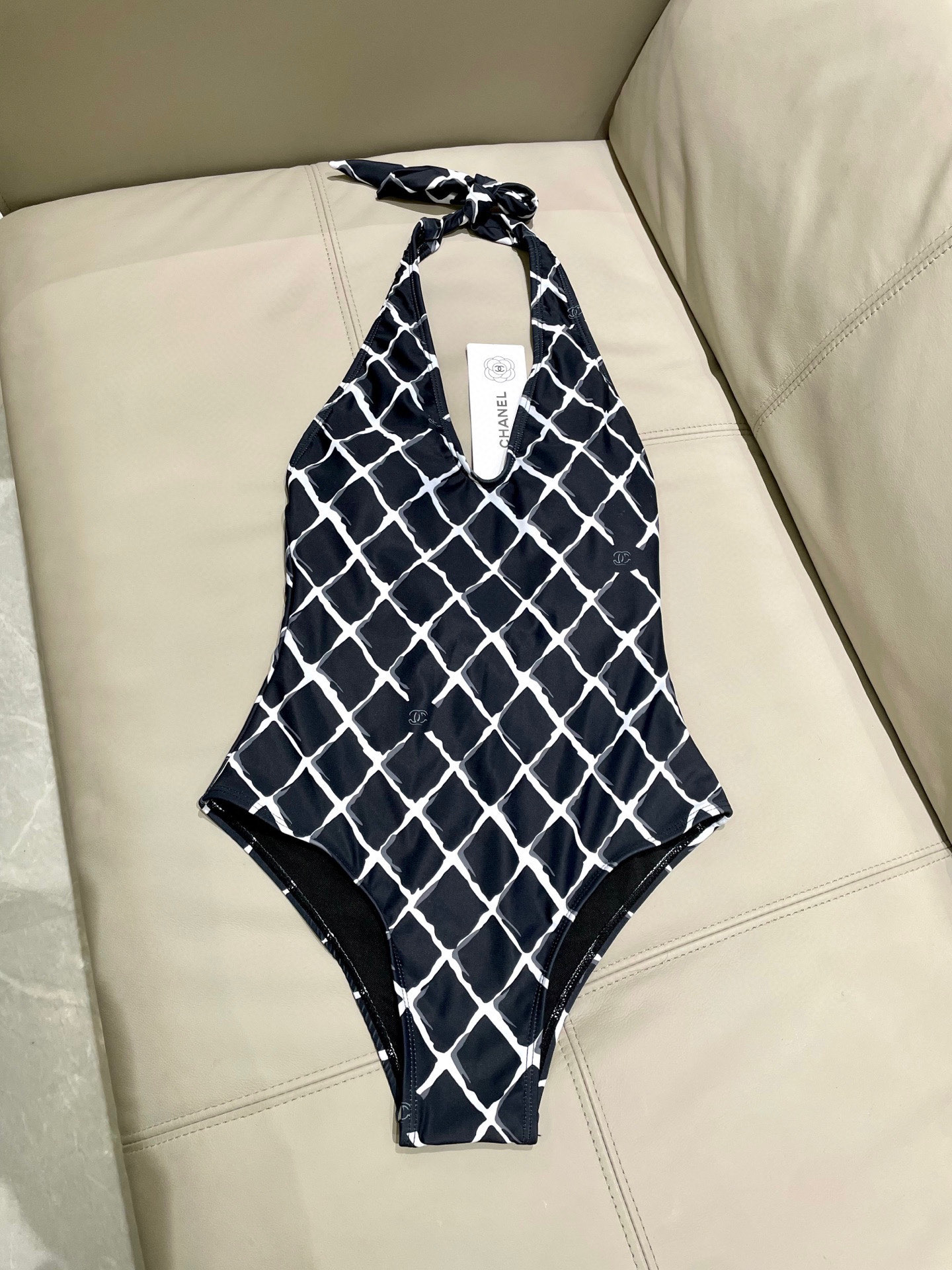  Chanel 新款泳衣😍🥰适合多种场景的游泳衣🏊‍♀️海边 游泳池 温泉 水上乐园 漂流都可以😌内搭也