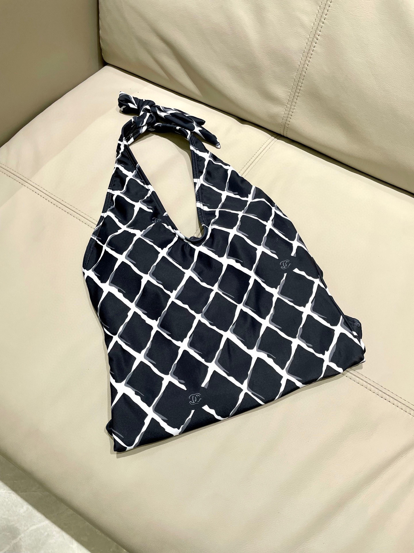  Chanel 新款泳衣😍🥰适合多种场景的游泳衣🏊‍♀️海边 游泳池 温泉 水上乐园 漂流都可以😌内搭也