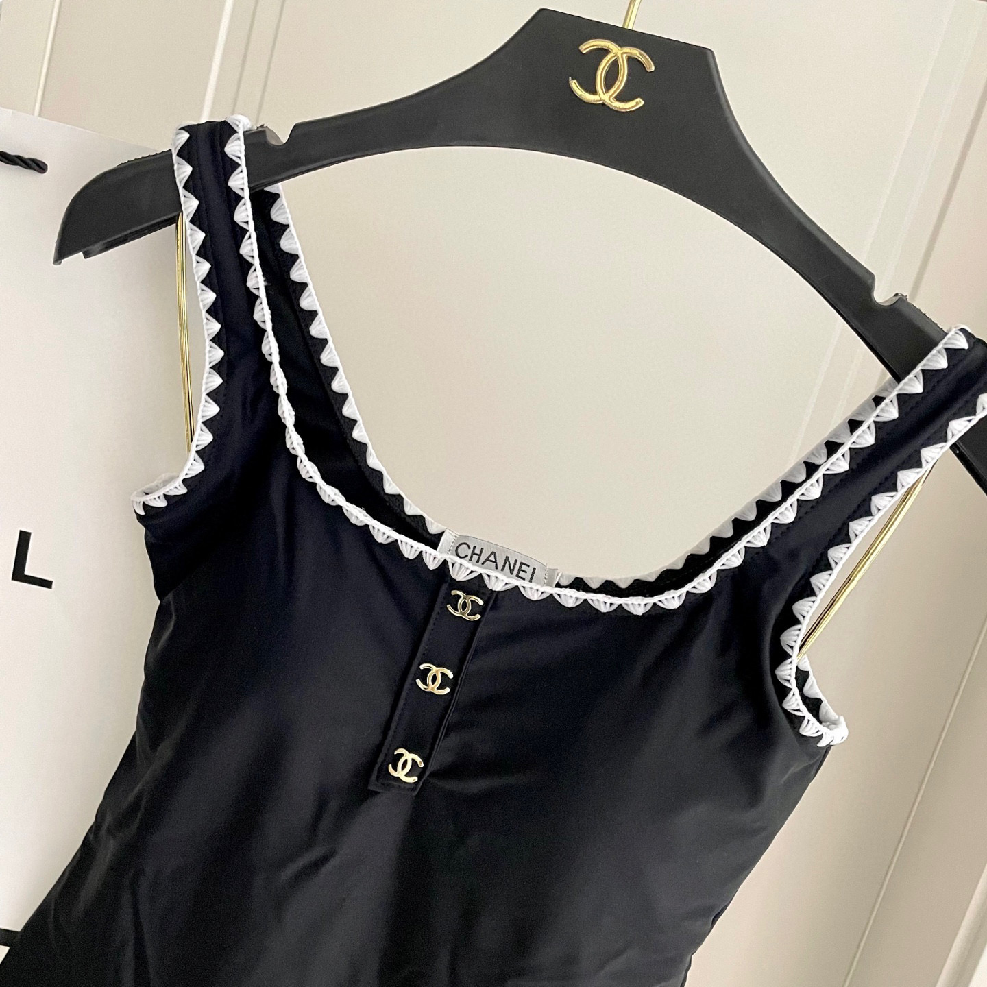  Chanel新款连体泳衣😍🥰适合多种场景的游泳衣🏊‍♀️海边 游泳池 温泉 水上乐园 漂流都可以😌内搭