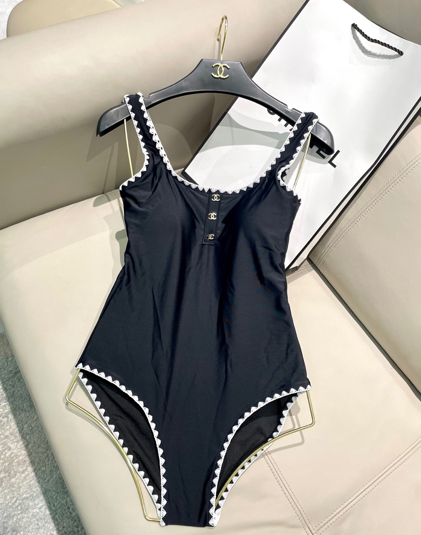  Chanel新款连体泳衣😍🥰适合多种场景的游泳衣🏊‍♀️海边 游泳池 温泉 水上乐园 漂流都可以😌内搭