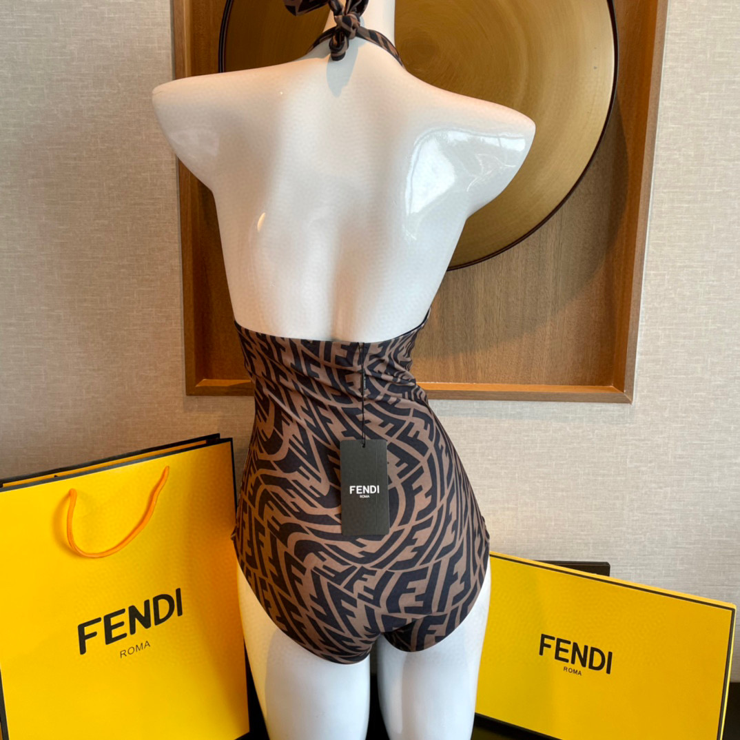  Fendi 芬迪连体泳衣  😍🥰适合多种场景的游泳衣🏊‍♀️海边 游泳池 温泉 水上乐园 漂流都可以😌