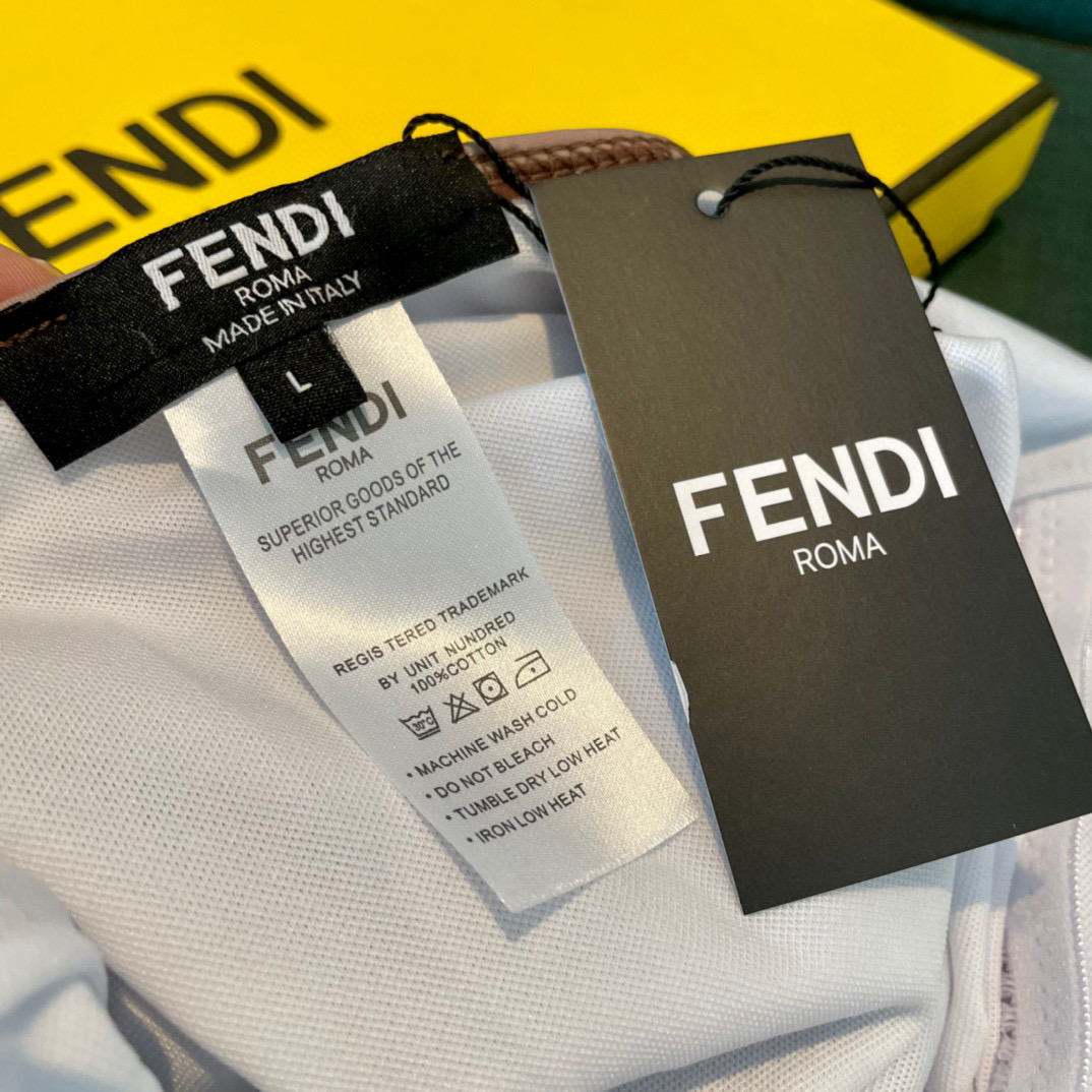  Fendi 芬迪新款 😍🥰适合多种场景的游泳衣🏊‍♀️海边 游泳池 温泉 水上乐园 漂流都可以😌内搭也
