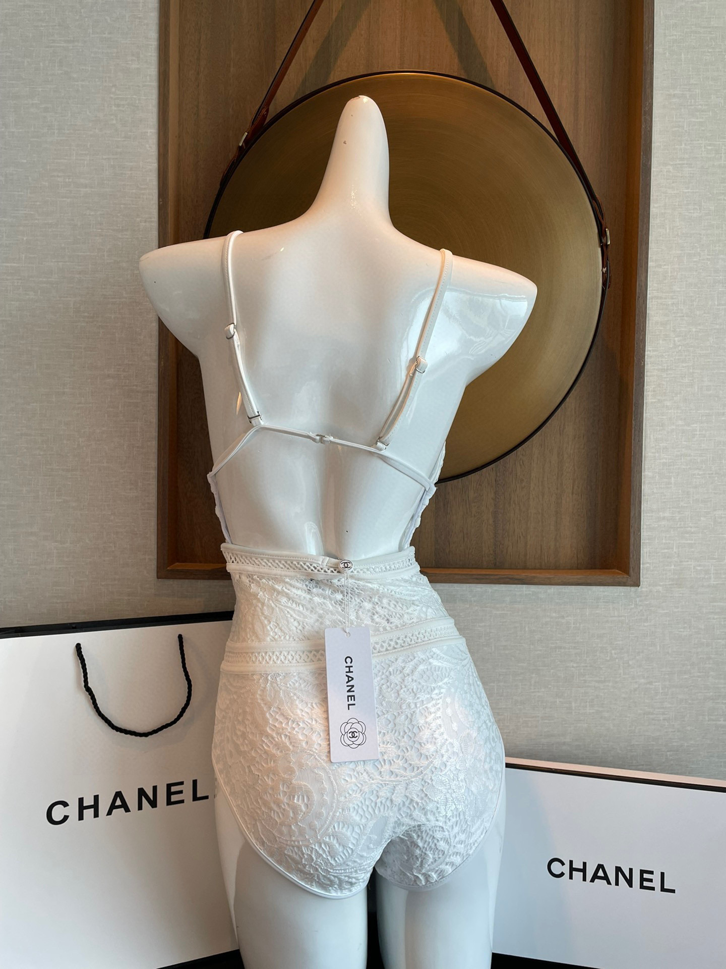  Chanel最新款镂空网纱连体泳衣 旅游拍照打卡必备单品 超级出片 🉑️搭配裤裙纱裙 超美 数量有限 