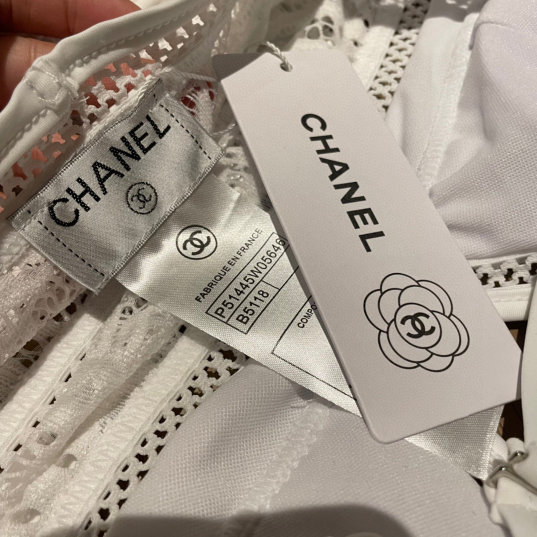  Chanel最新款镂空网纱连体泳衣 旅游拍照打卡必备单品 超级出片 🉑️搭配裤裙纱裙 超美 数量有限 
