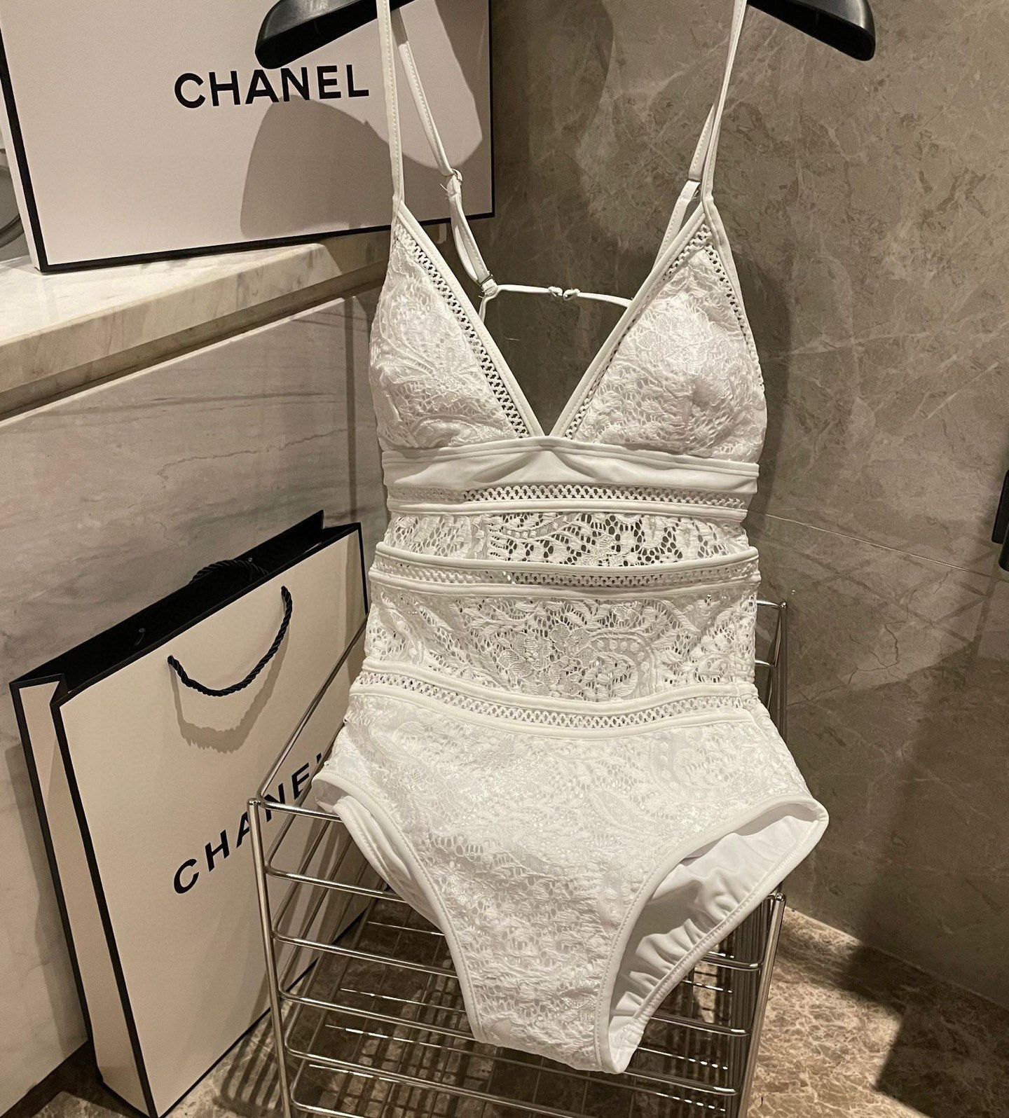  Chanel最新款镂空网纱连体泳衣 旅游拍照打卡必备单品 超级出片 🉑️搭配裤裙纱裙 超美 数量有限 