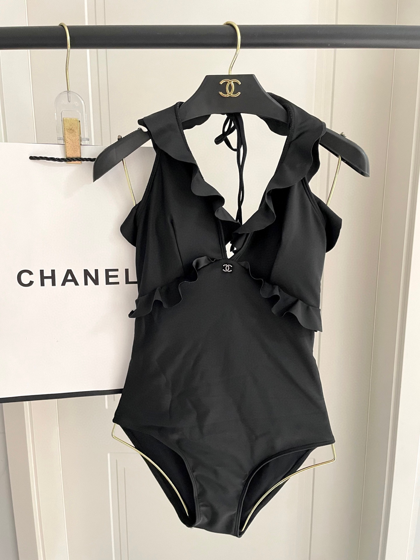  Chanel新款连体泳衣   时尚潮流款 😍🥰适合多种场景的游泳衣🏊‍♀️海边 游泳池 温泉 水上乐园