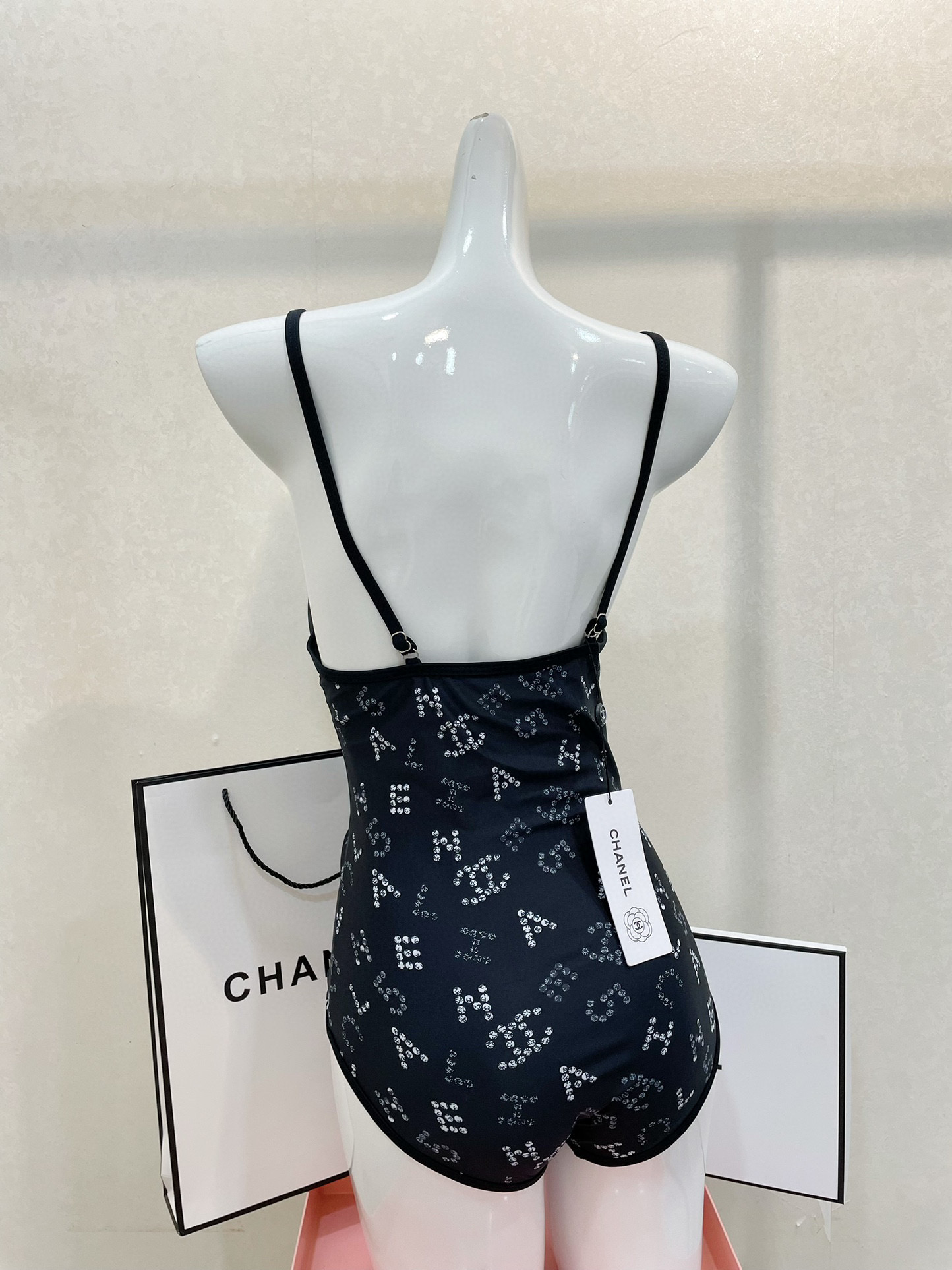  Chanel 新款连体衣 😍🥰适合多种场景的游泳衣🏊‍♀️海边 游泳池 温泉 水上乐园 漂流都可以😌内