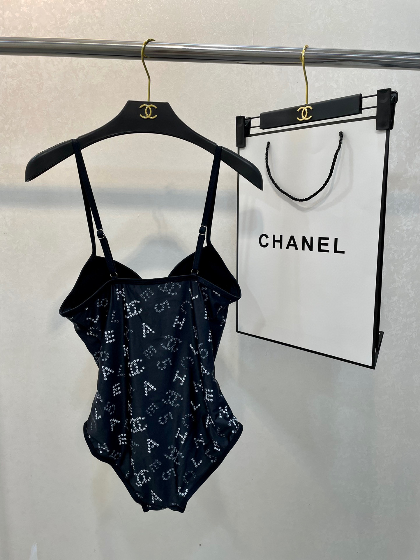  Chanel 新款连体衣 😍🥰适合多种场景的游泳衣🏊‍♀️海边 游泳池 温泉 水上乐园 漂流都可以😌内