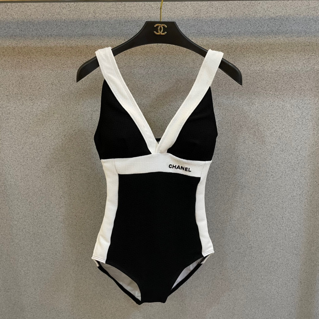  Chanel新款泳衣😍🥰适合多种场景的游泳衣🏊‍♀️海边 游泳池 温泉 水上乐园 漂流都可以😌内搭也完