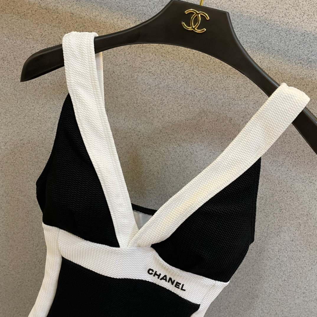  Chanel新款泳衣😍🥰适合多种场景的游泳衣🏊‍♀️海边 游泳池 温泉 水上乐园 漂流都可以😌内搭也完