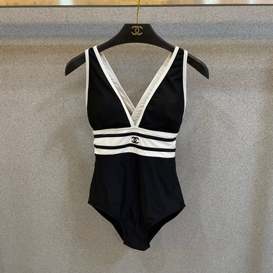  Chanel新款泳衣😍🥰适合多种场景的游泳衣🏊‍♀️海边 游泳池 温泉 水上乐园 漂流都可以😌内搭也完
