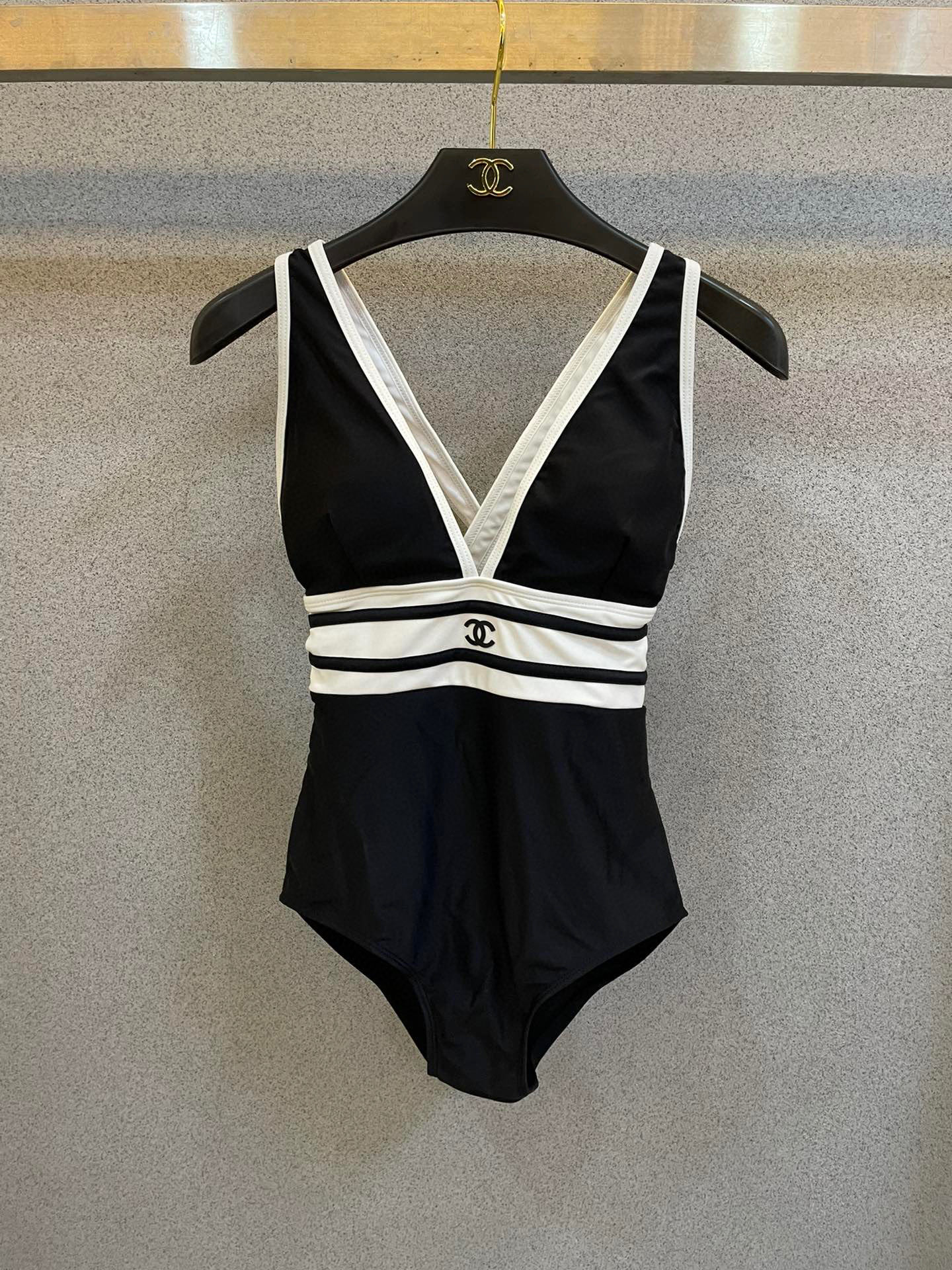  Chanel新款泳衣😍🥰适合多种场景的游泳衣🏊‍♀️海边 游泳池 温泉 水上乐园 漂流都可以😌内搭也完