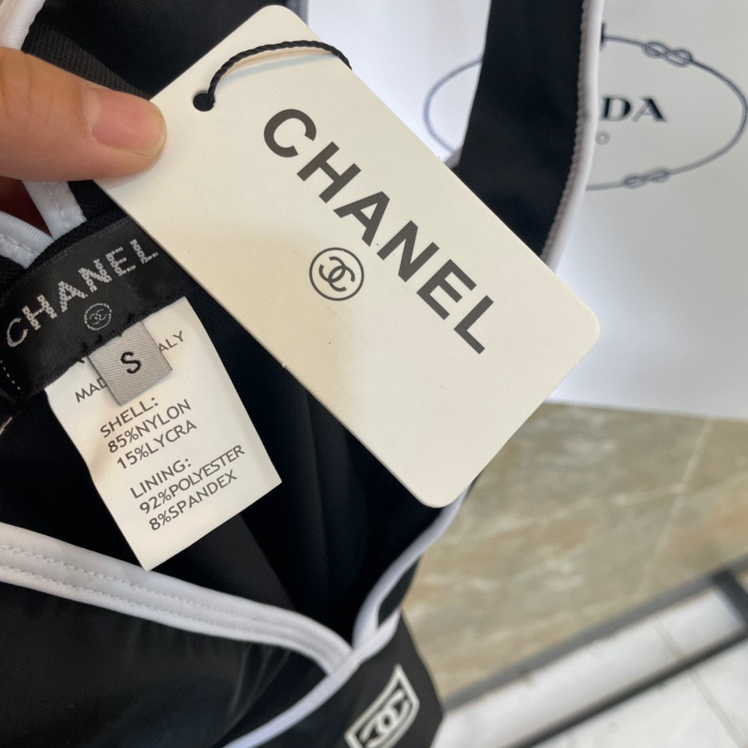  Chanel新款露背连体泳衣 黑色简单大气 适合多种场景的游泳衣🏊‍♀️海边 游泳池 温泉 水上乐园 